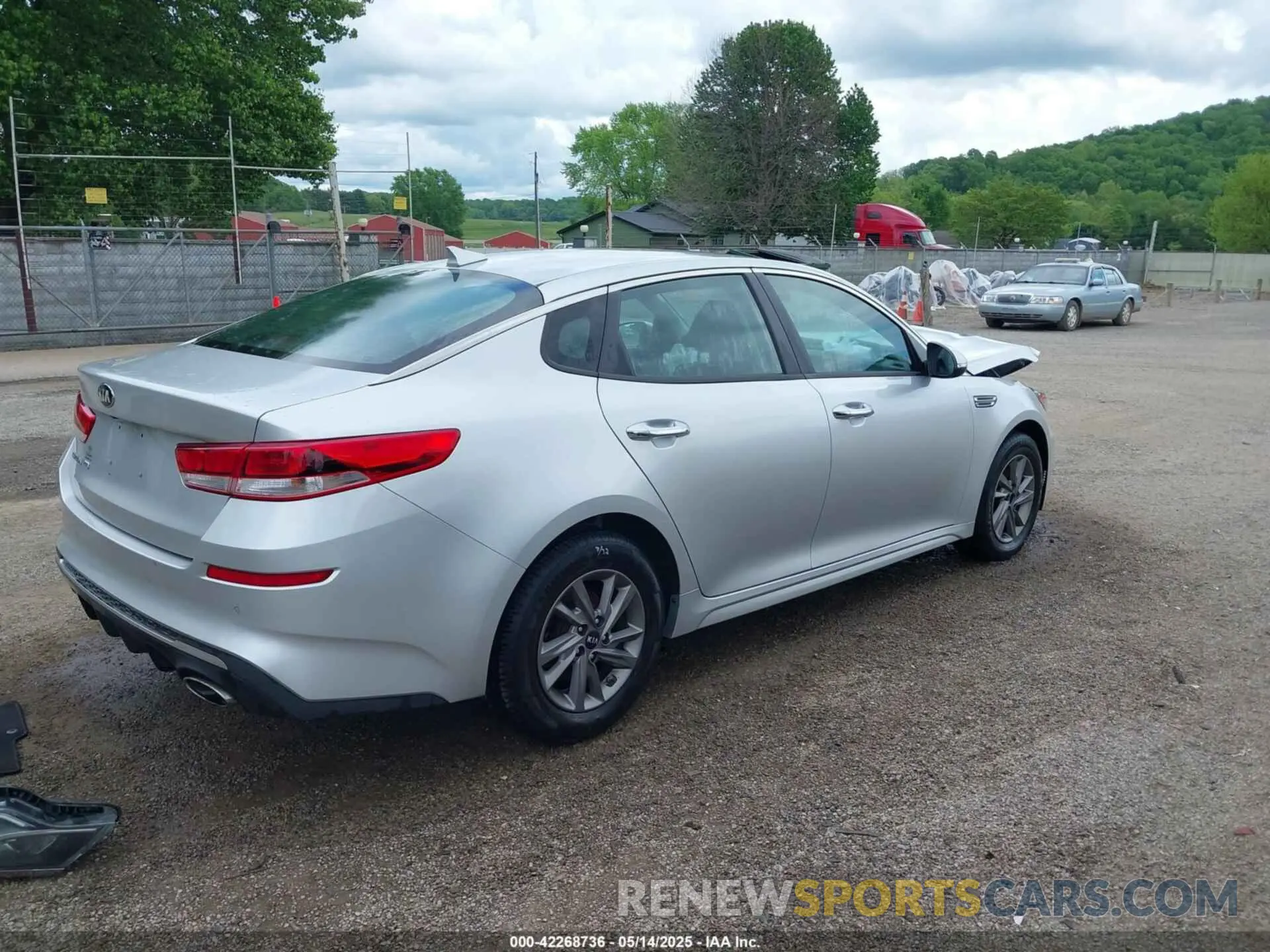 4 Фотография поврежденного автомобиля 5XXGT4L38LG414679 KIA OPTIMA 2020