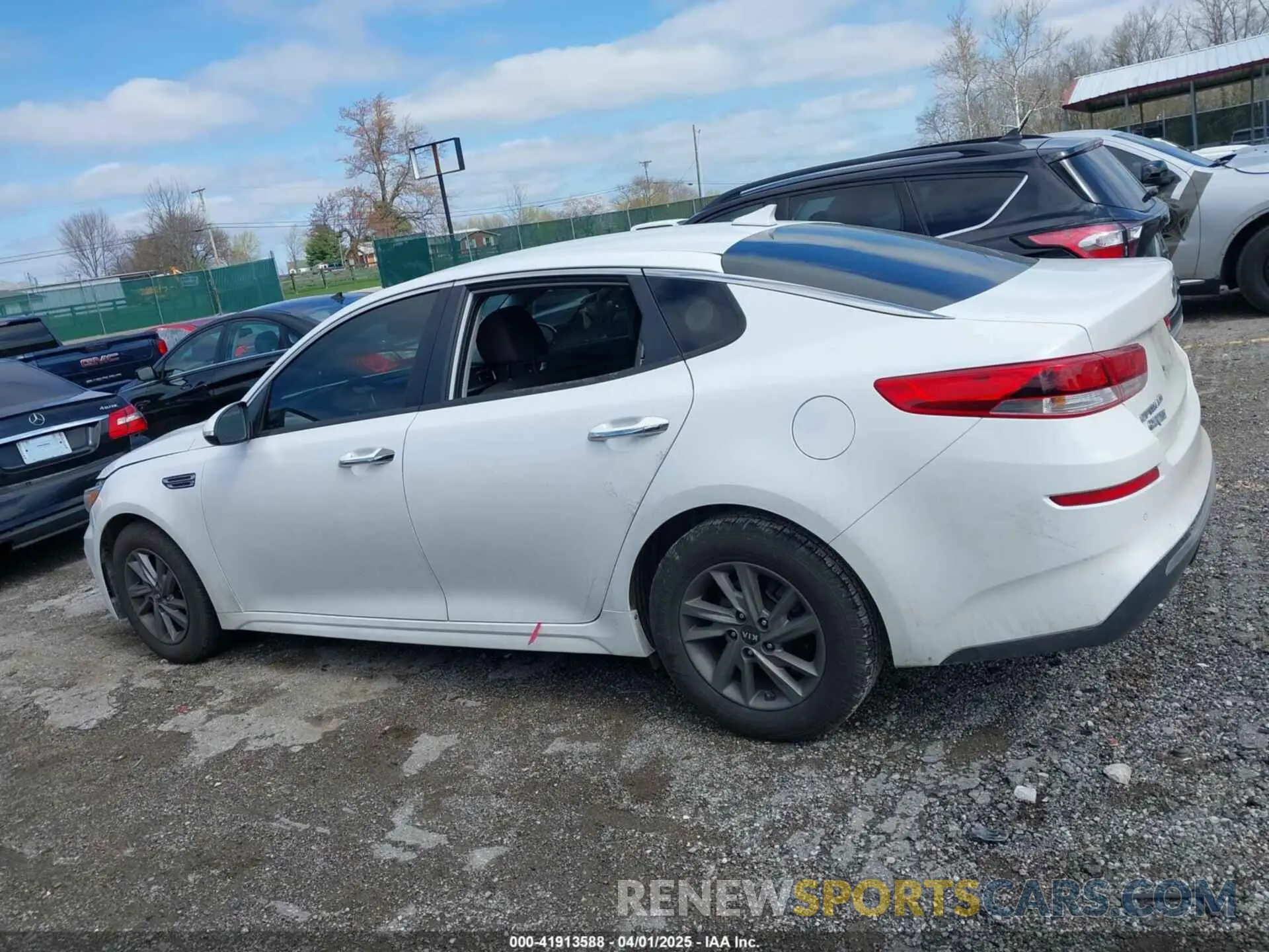 14 Photograph of a damaged car 5XXGT4L38LG415878 KIA OPTIMA 2020