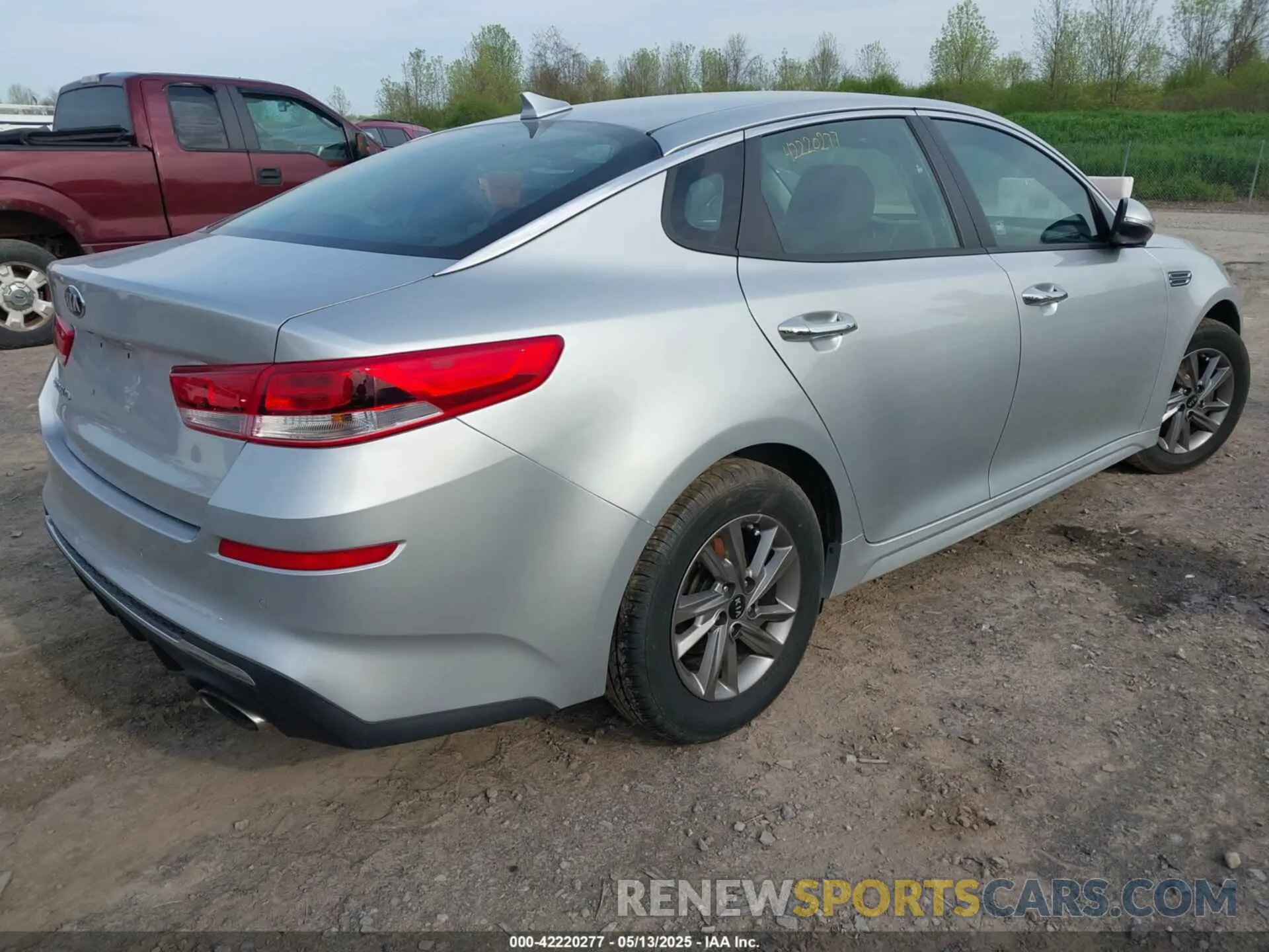 4 Photograph of a damaged car 5XXGT4L38LG444734 KIA OPTIMA 2020