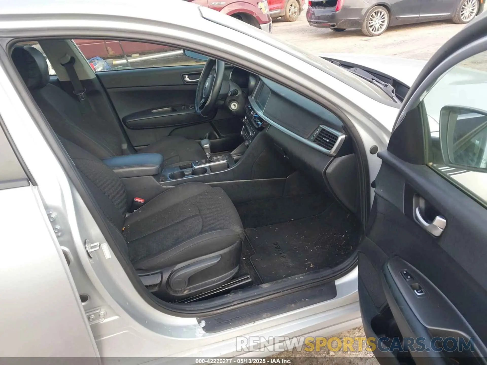 5 Photograph of a damaged car 5XXGT4L38LG444734 KIA OPTIMA 2020