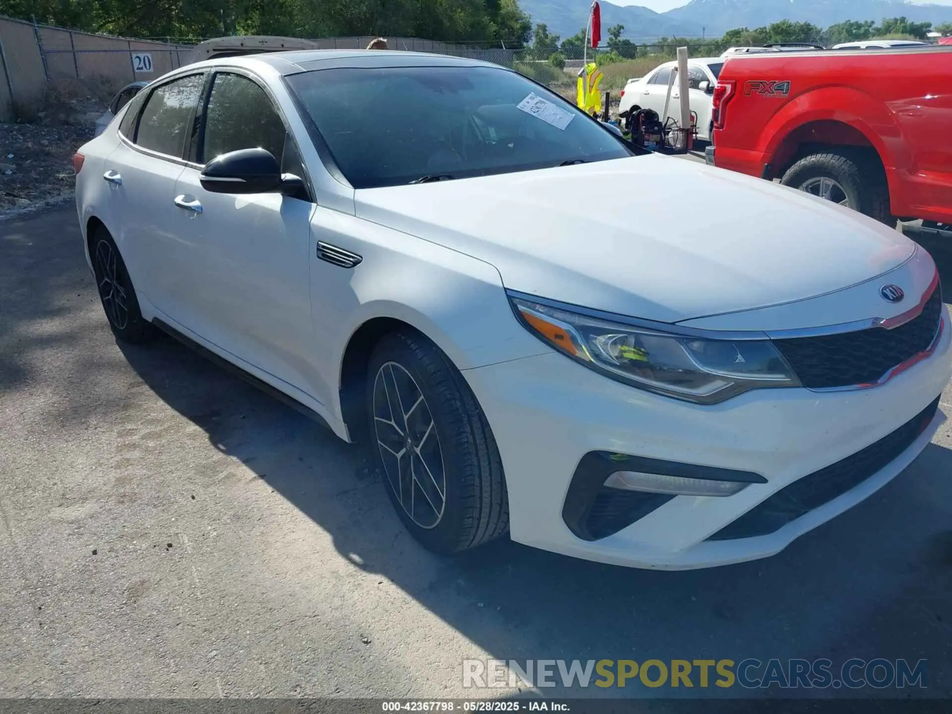 1 Фотография поврежденного автомобиля 5XXGT4L38LG447469 KIA OPTIMA 2020