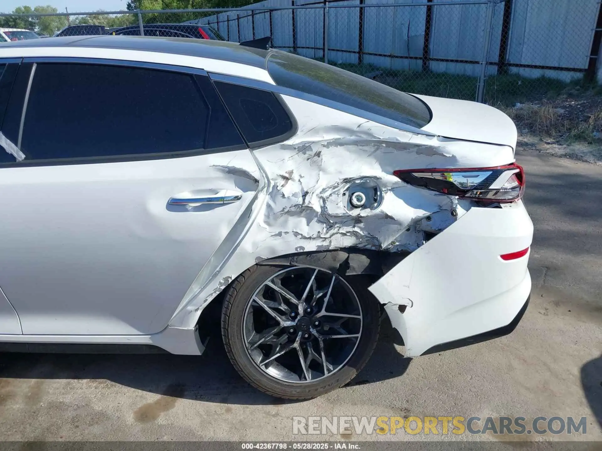 6 Фотография поврежденного автомобиля 5XXGT4L38LG447469 KIA OPTIMA 2020