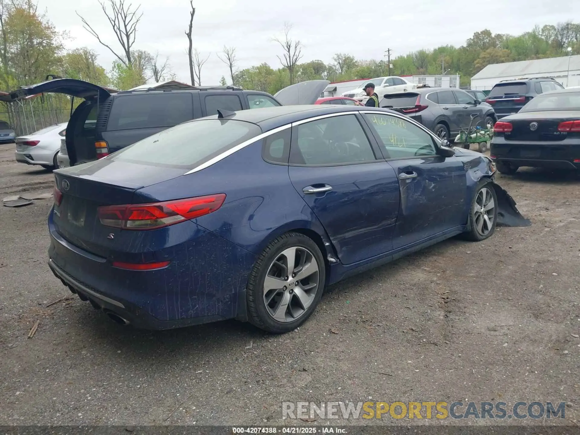 4 Photograph of a damaged car 5XXGT4L39LG404890 KIA OPTIMA 2020