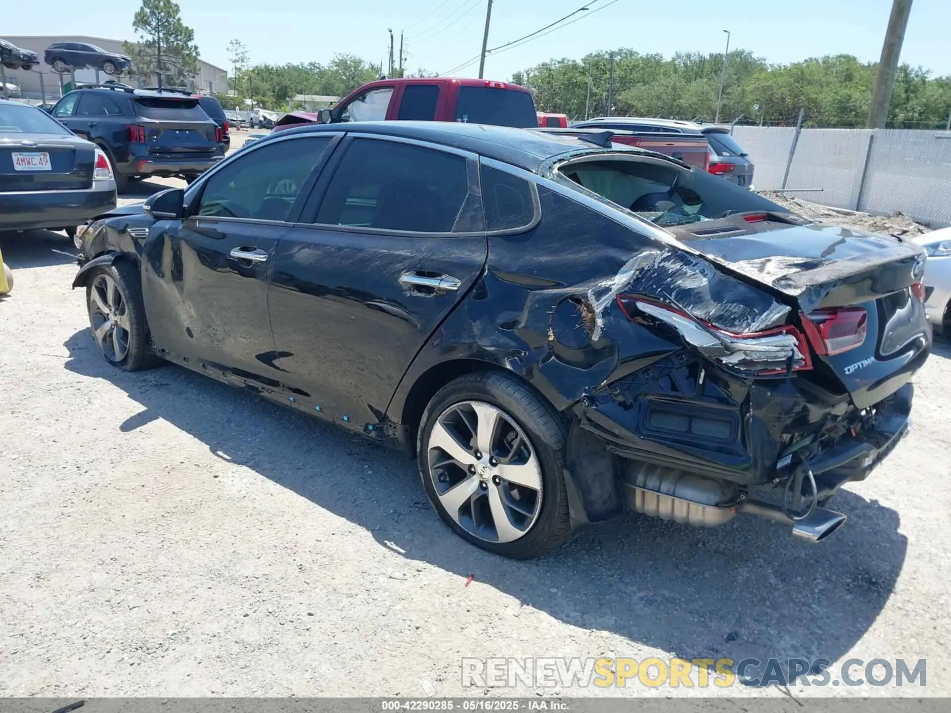 3 Photograph of a damaged car 5XXGT4L39LG447058 KIA OPTIMA 2020