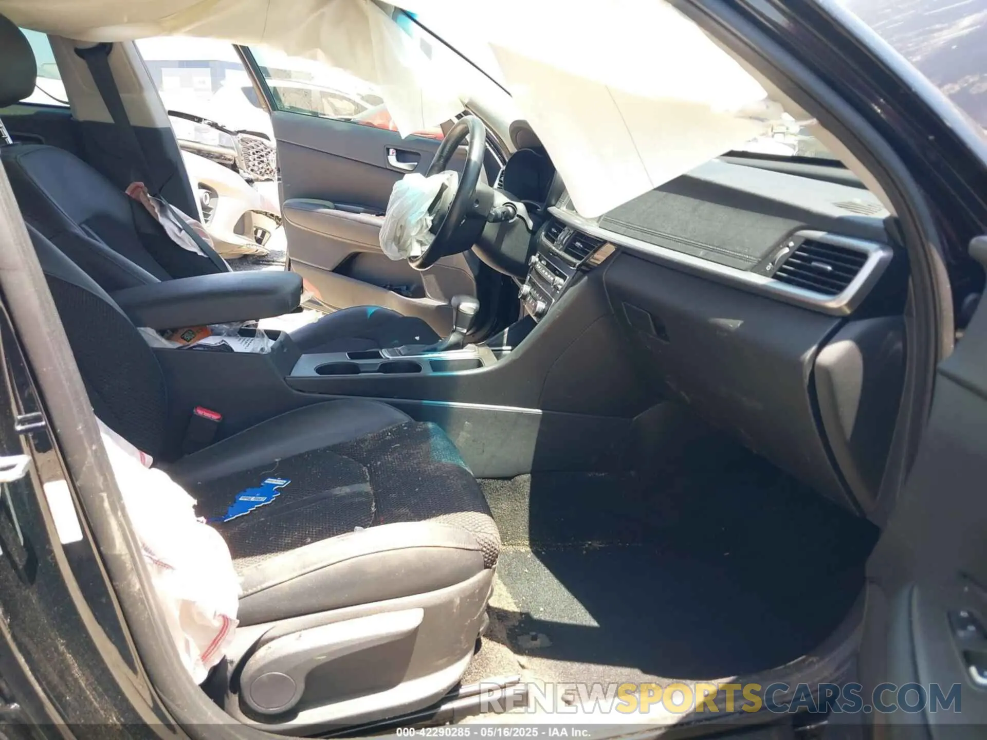5 Photograph of a damaged car 5XXGT4L39LG447058 KIA OPTIMA 2020