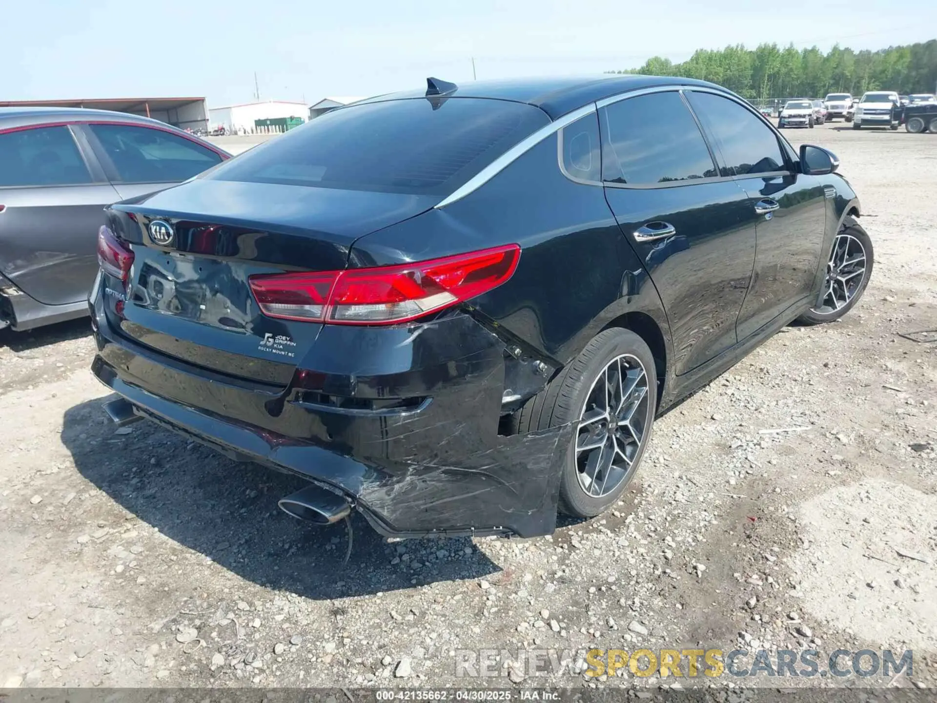 4 Photograph of a damaged car 5XXGT4L39LG450249 KIA OPTIMA 2020