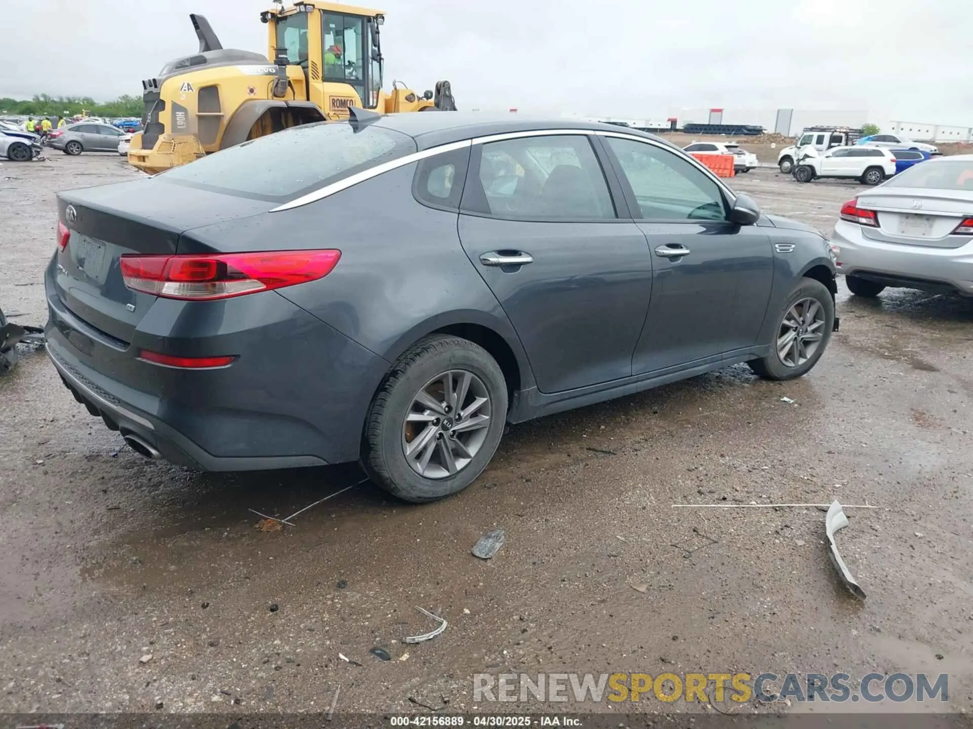 4 Photograph of a damaged car 5XXGT4L3XLG392667 KIA OPTIMA 2020