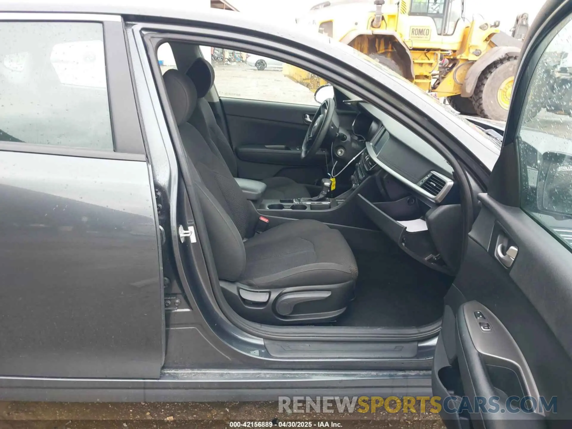 5 Photograph of a damaged car 5XXGT4L3XLG392667 KIA OPTIMA 2020