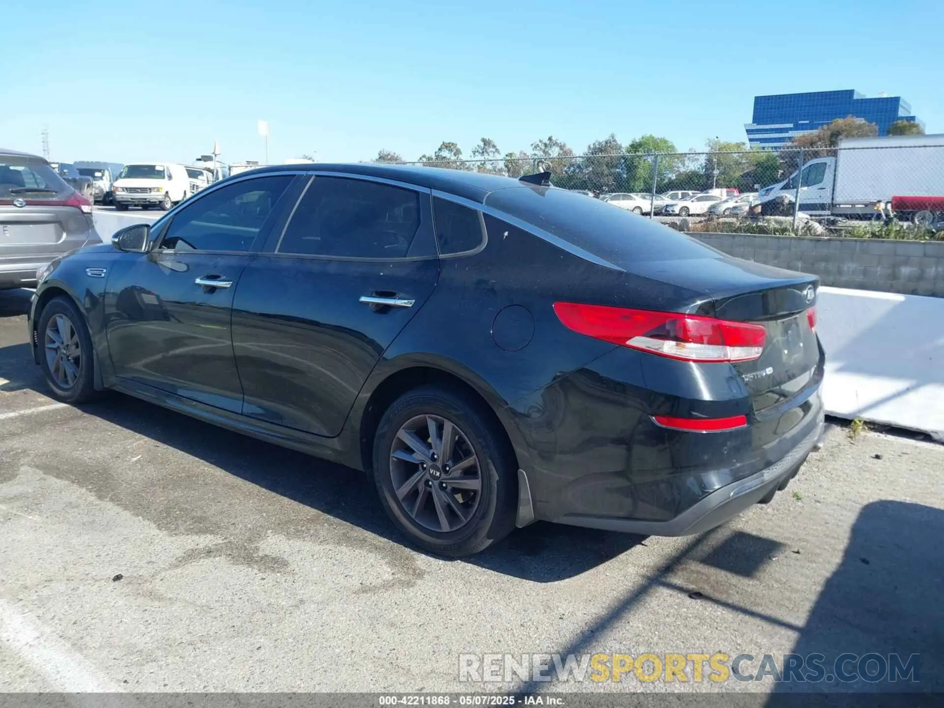 3 Photograph of a damaged car 5XXGT4L3XLG395942 KIA OPTIMA 2020