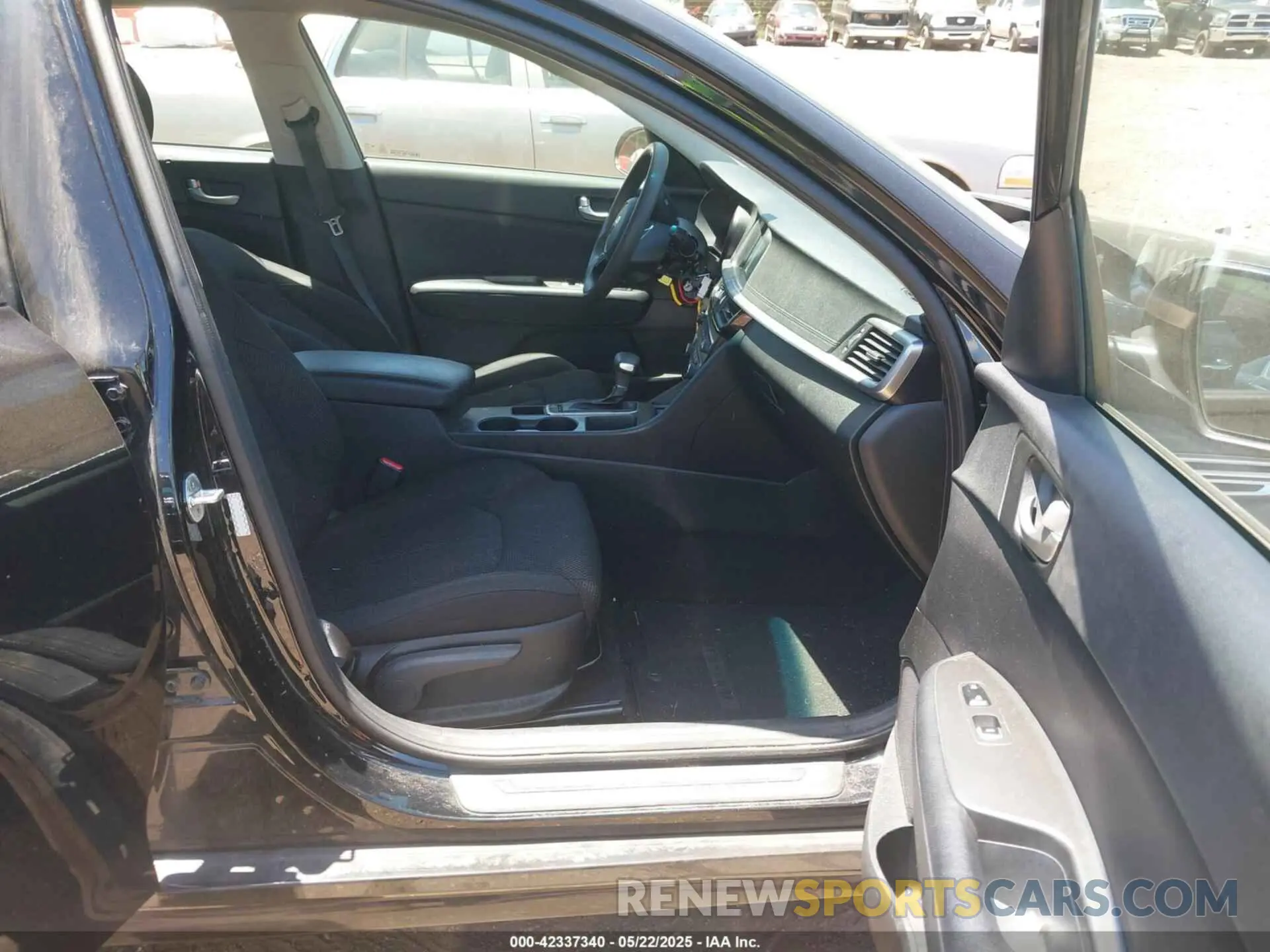5 Photograph of a damaged car 5XXGT4L3XLG397383 KIA OPTIMA 2020