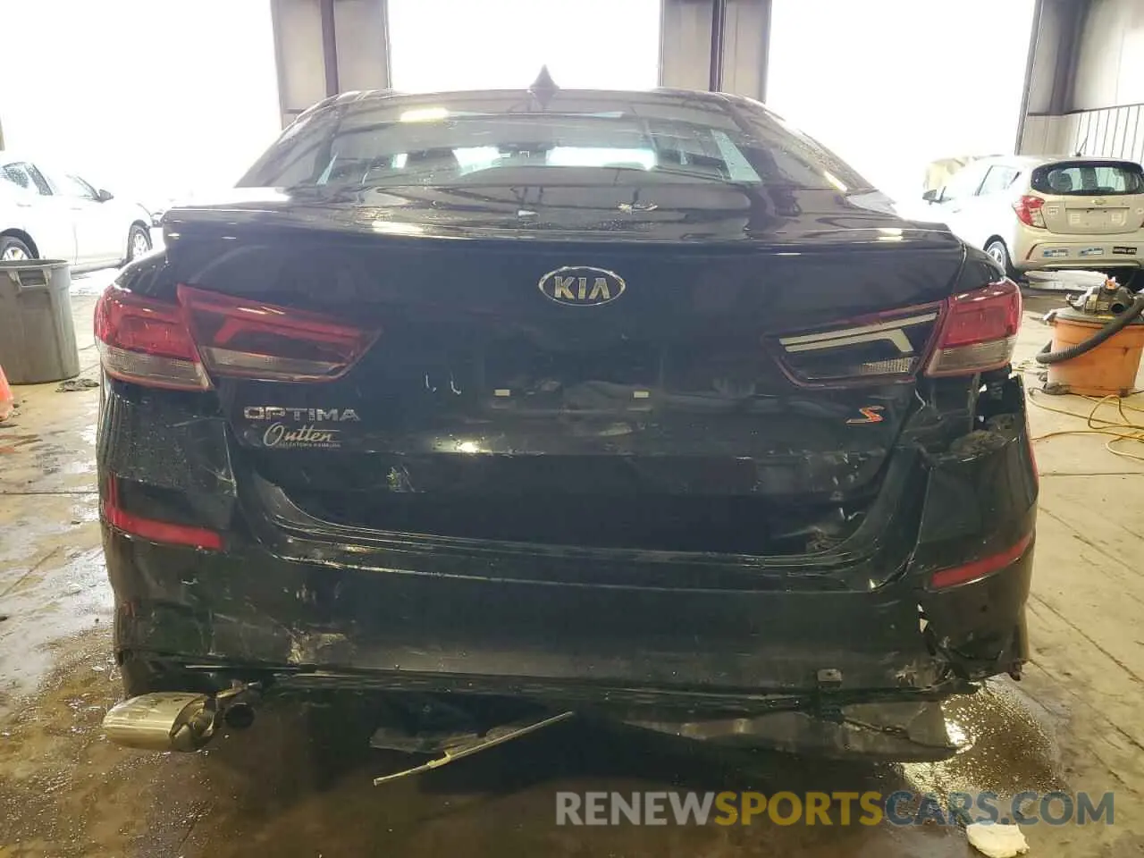 6 Photograph of a damaged car 5XXGT4L3XLG402937 KIA OPTIMA 2020