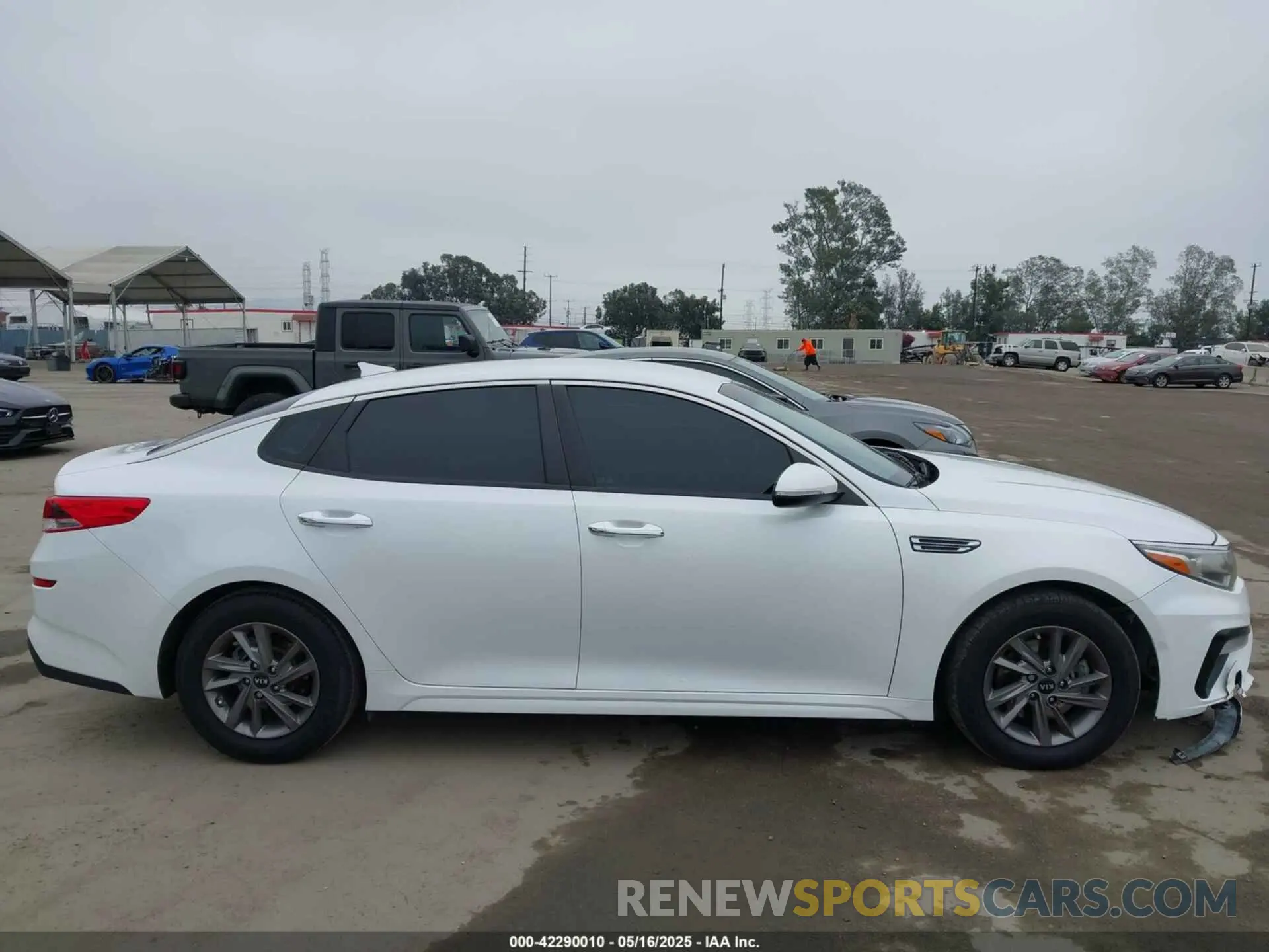 13 Photograph of a damaged car 5XXGT4L3XLG422203 KIA OPTIMA 2020