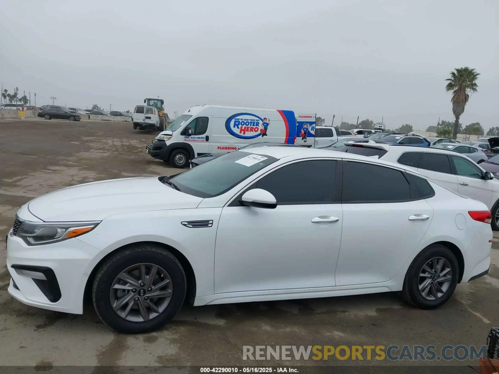 14 Photograph of a damaged car 5XXGT4L3XLG422203 KIA OPTIMA 2020