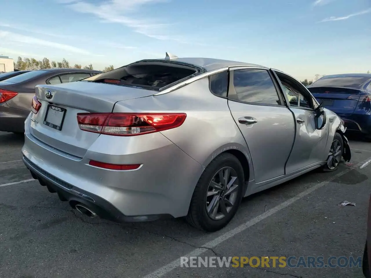 3 Фотография поврежденного автомобиля 5XXGT4L3XLG432357 KIA OPTIMA 2020
