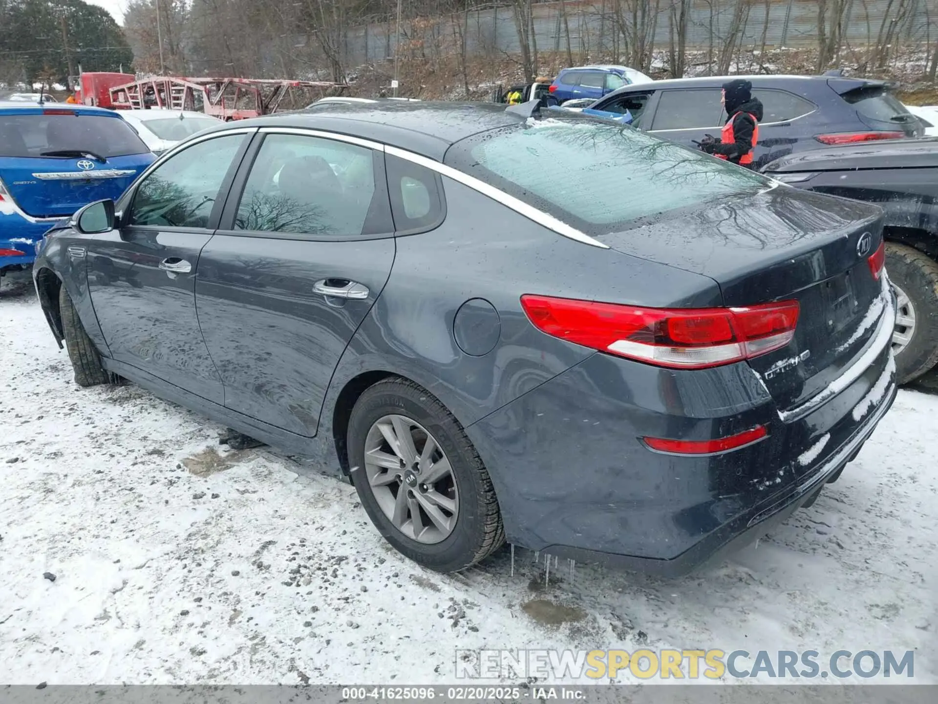3 Фотография поврежденного автомобиля 5XXGT4L3XLG434058 KIA OPTIMA 2020