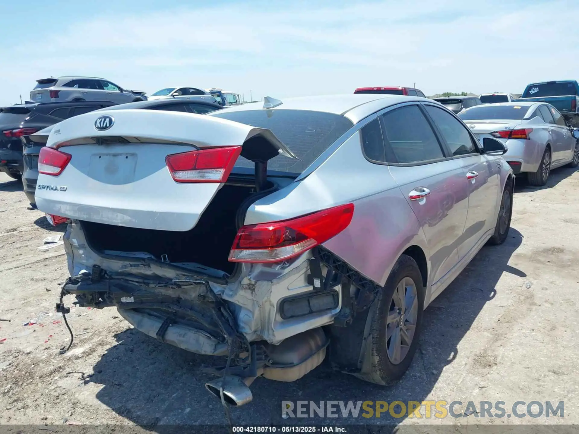 4 Фотография поврежденного автомобиля 5XXGT4L3XLG445335 KIA OPTIMA 2020