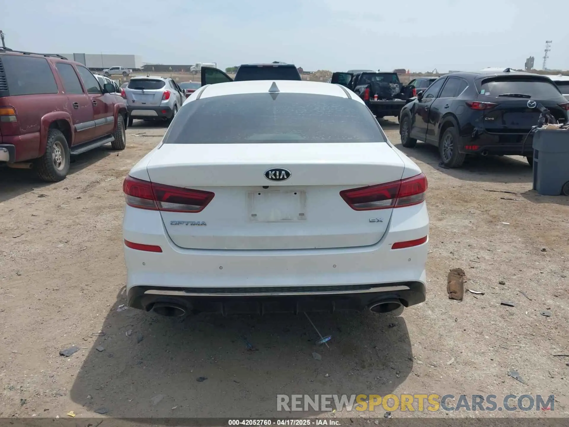 17 Фотография поврежденного автомобиля 5XXGU4L14LG417817 KIA OPTIMA 2020