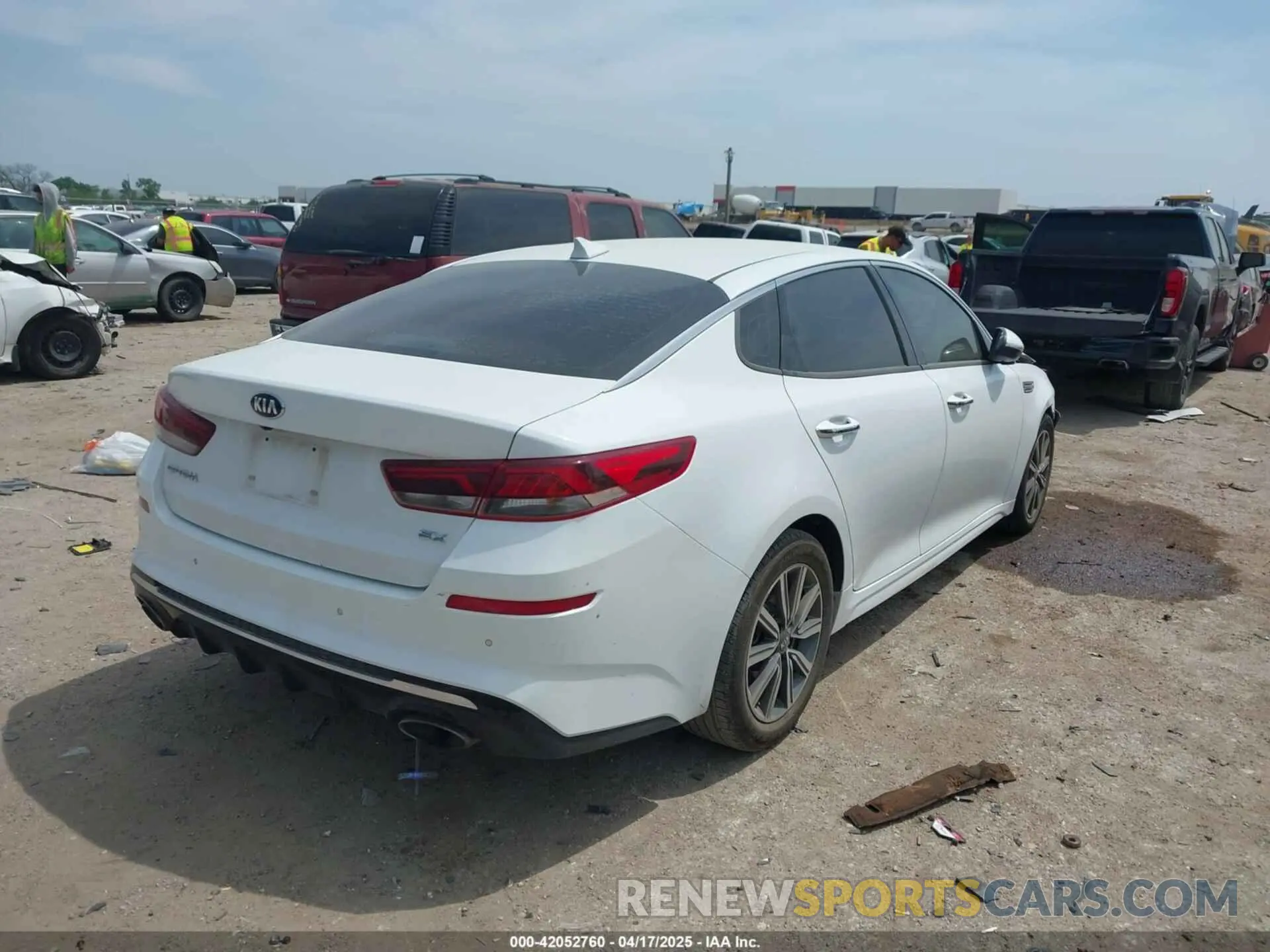 4 Фотография поврежденного автомобиля 5XXGU4L14LG417817 KIA OPTIMA 2020