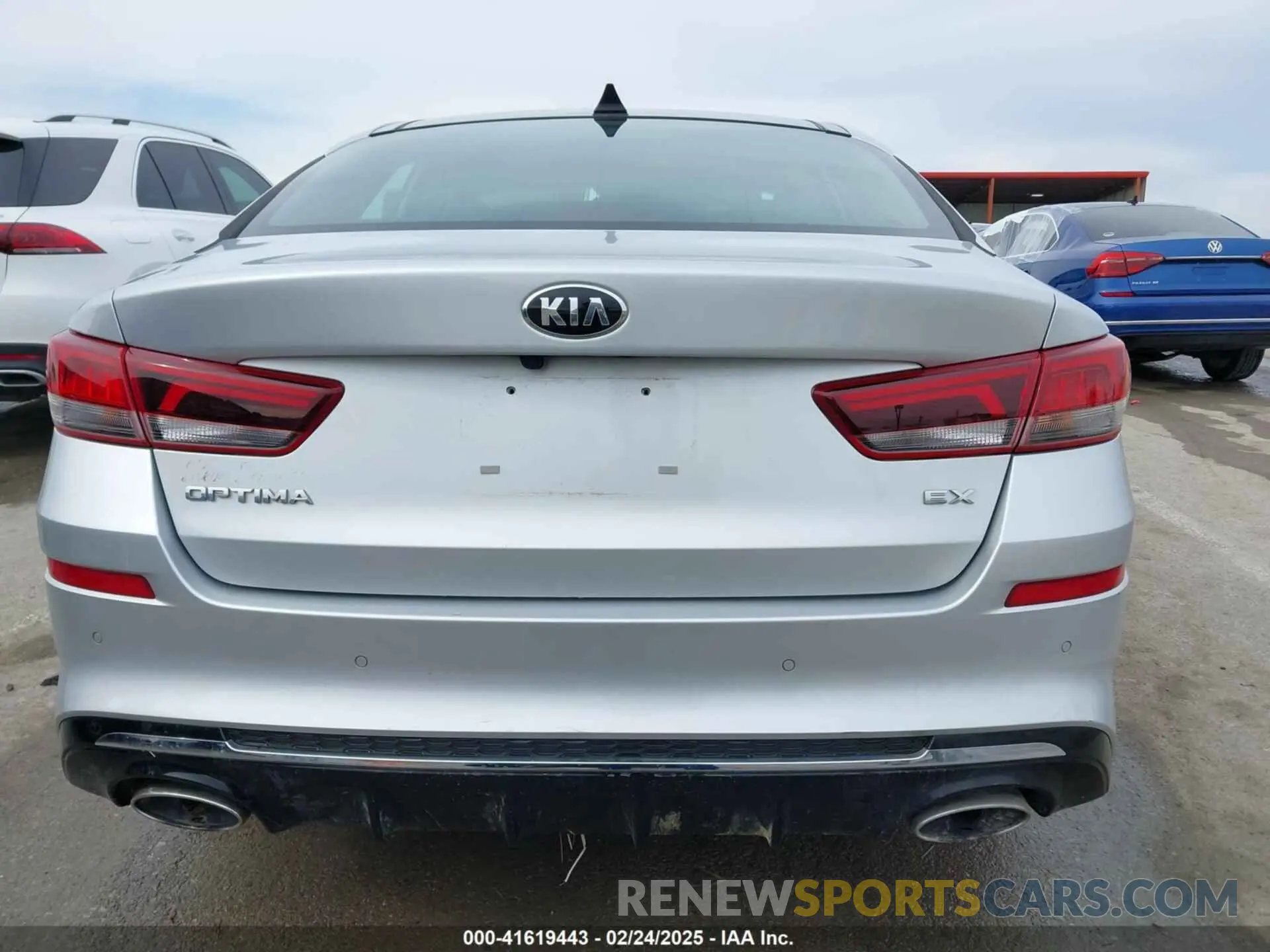 17 Фотография поврежденного автомобиля 5XXGU4L15LG413176 KIA OPTIMA 2020