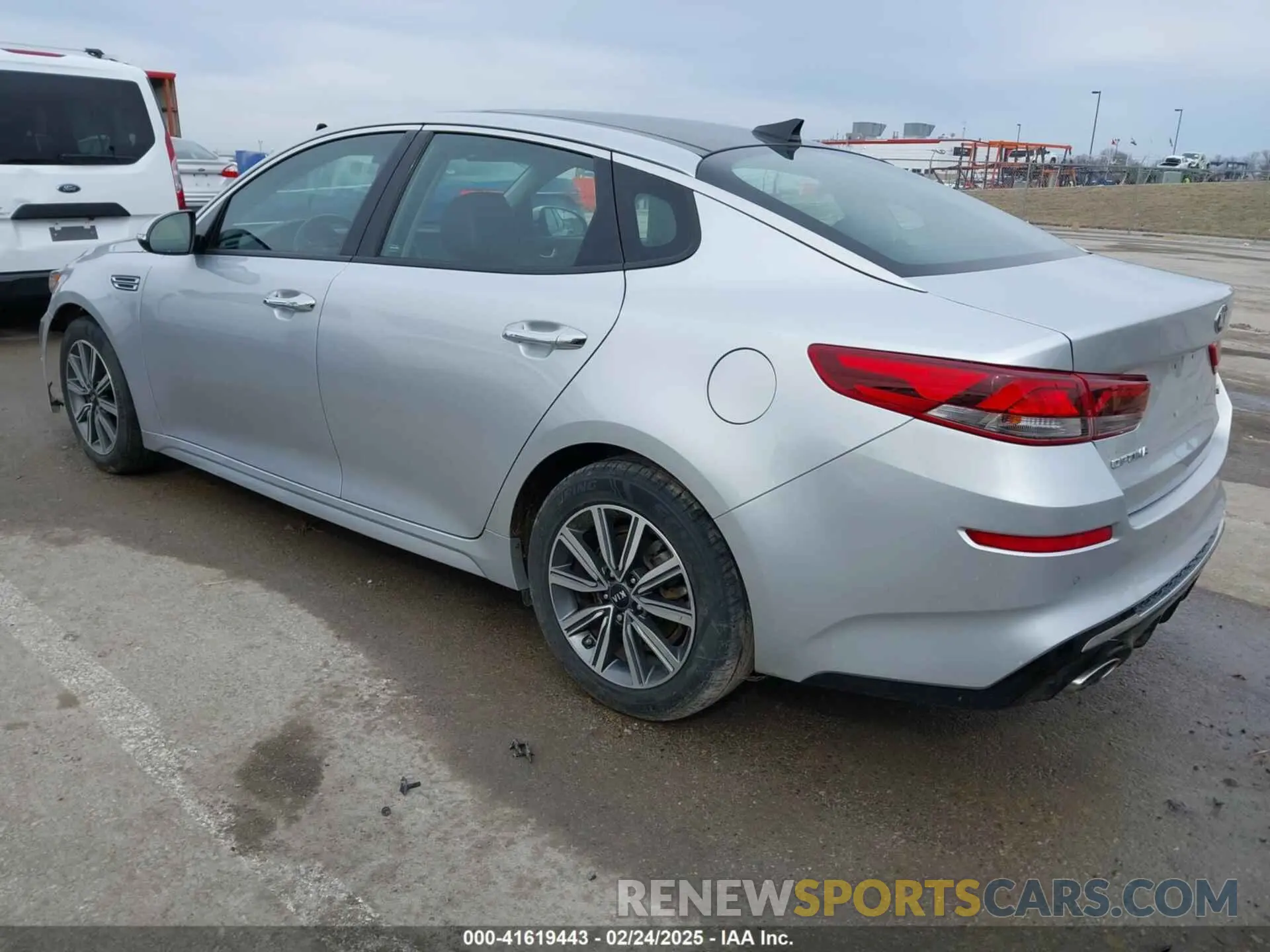 3 Фотография поврежденного автомобиля 5XXGU4L15LG413176 KIA OPTIMA 2020