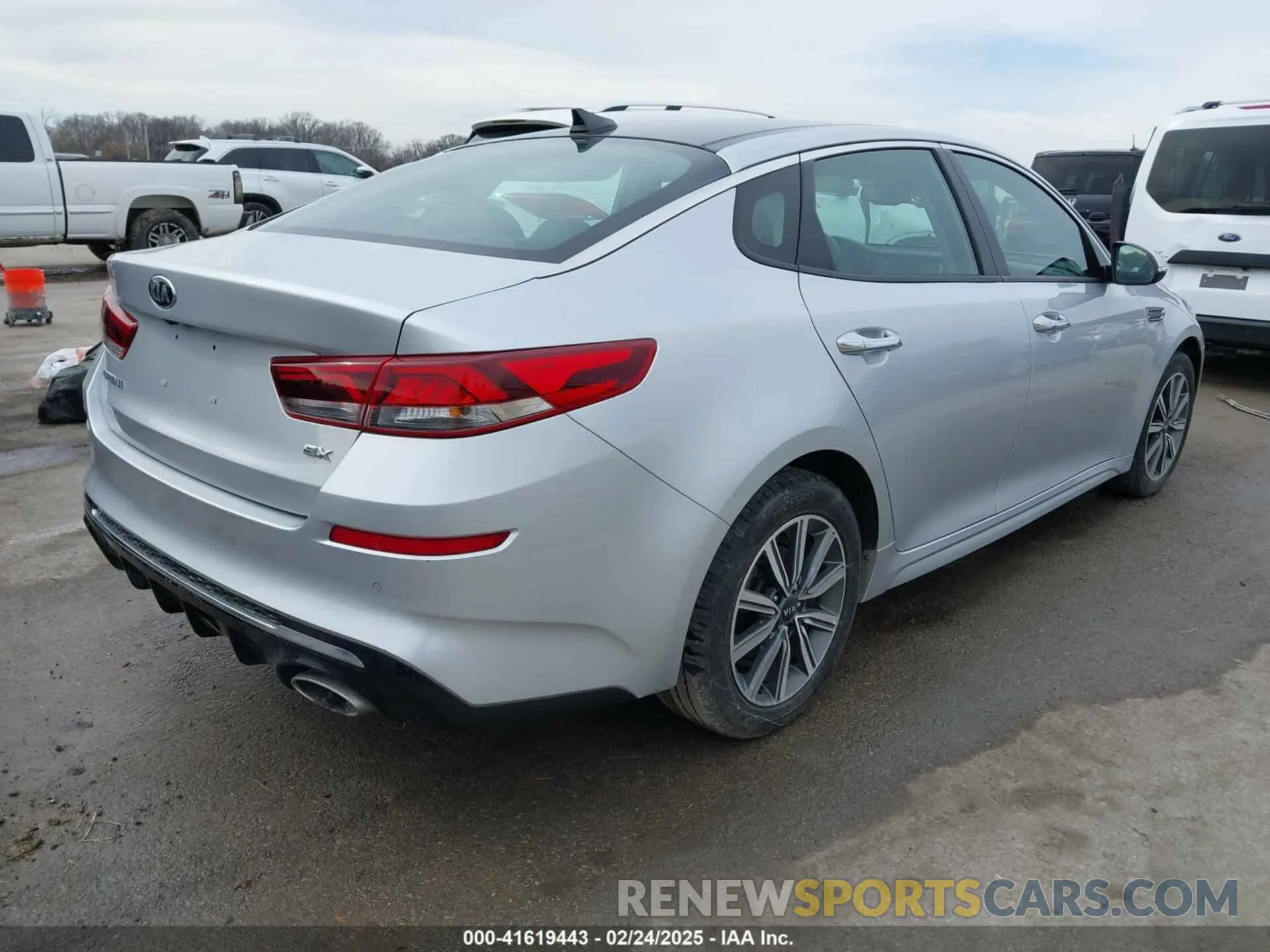 4 Фотография поврежденного автомобиля 5XXGU4L15LG413176 KIA OPTIMA 2020