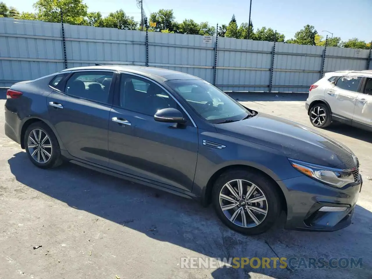 4 Photograph of a damaged car 5XXGU4L15LG430107 KIA OPTIMA 2020