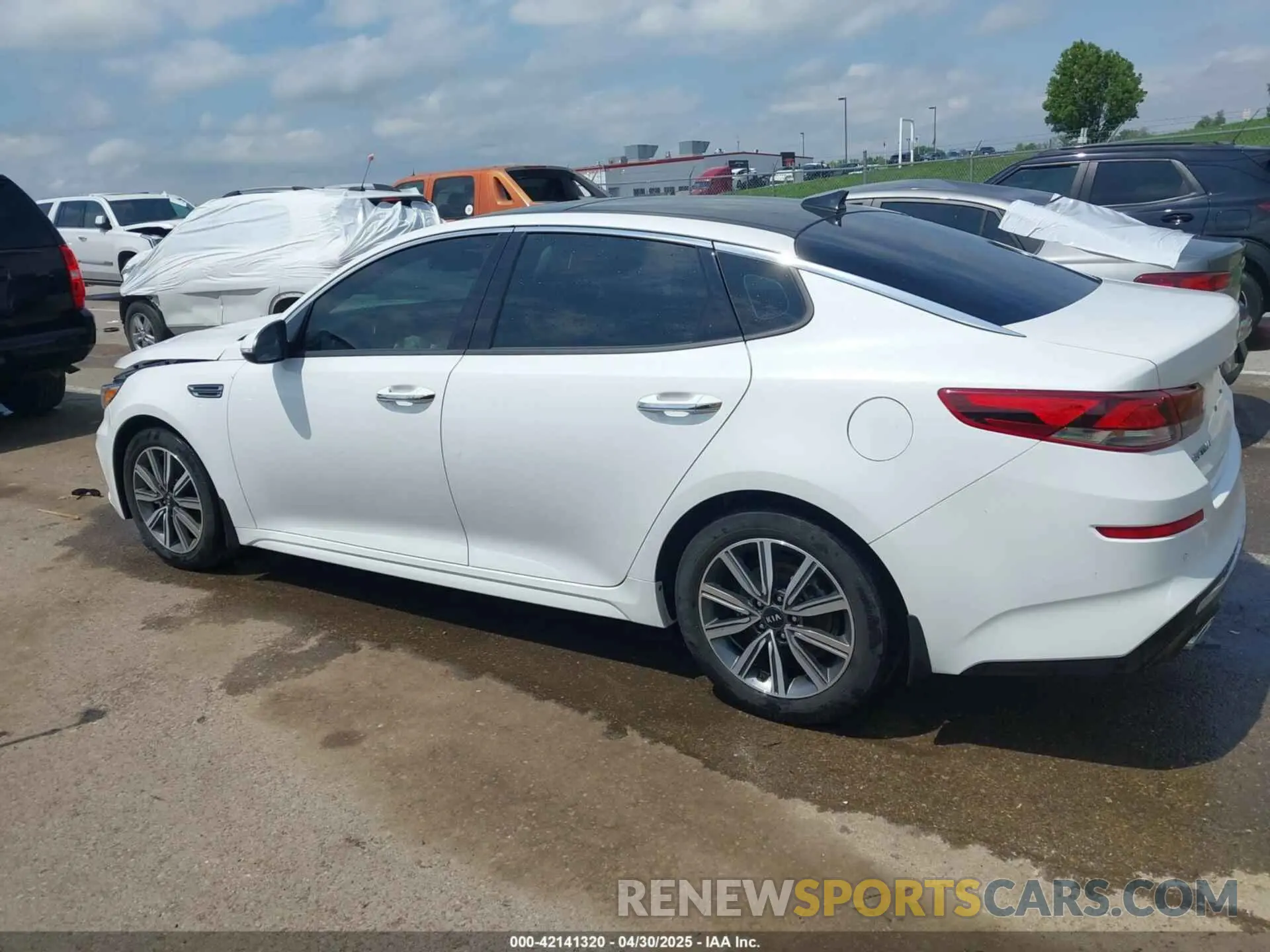 14 Photograph of a damaged car 5XXGU4L17LG439987 KIA OPTIMA 2020