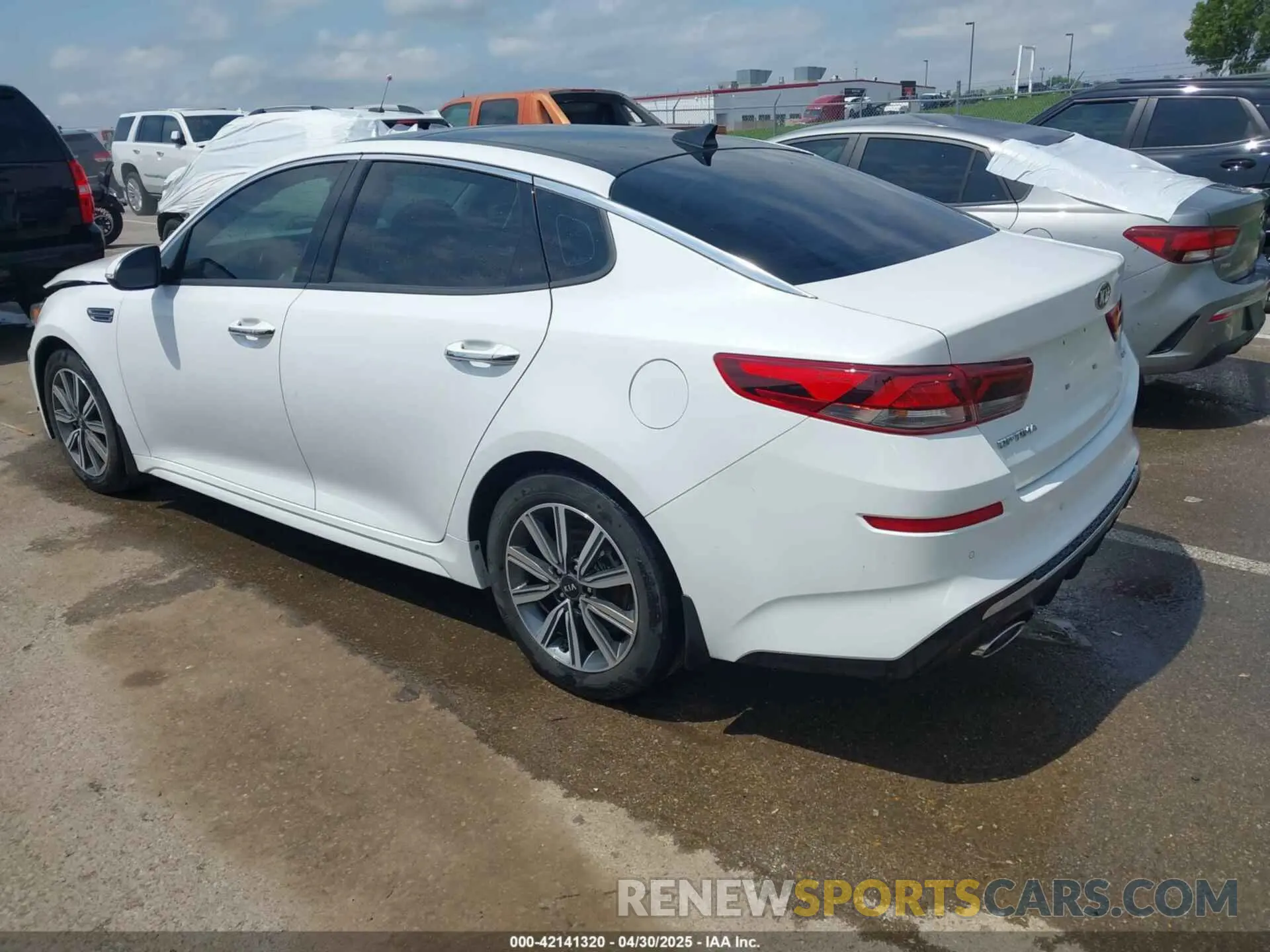 3 Photograph of a damaged car 5XXGU4L17LG439987 KIA OPTIMA 2020