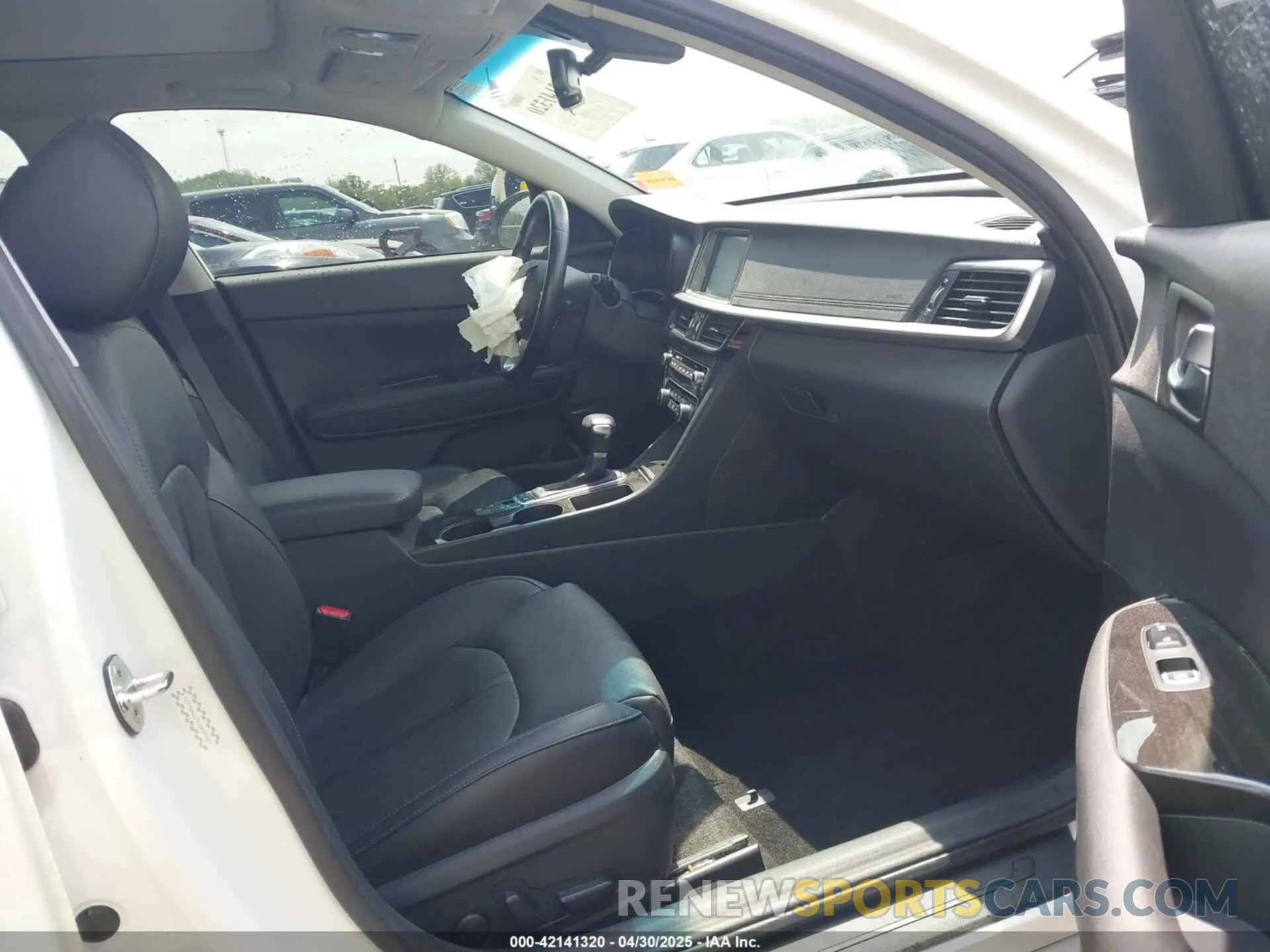 5 Photograph of a damaged car 5XXGU4L17LG439987 KIA OPTIMA 2020