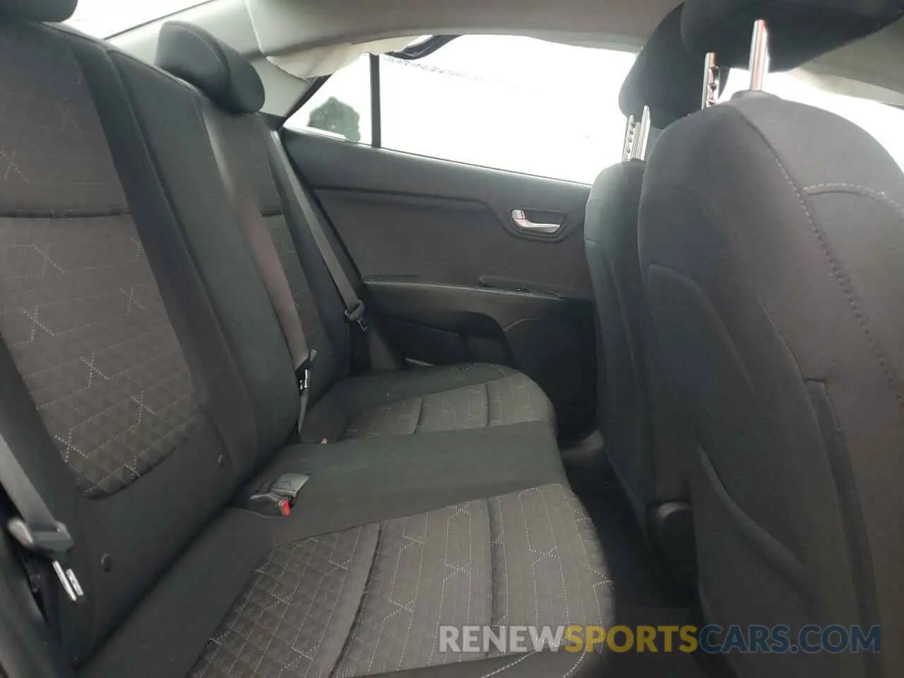 10 Photograph of a damaged car 3KPA24AB0KE198580 KIA RIO 2019
