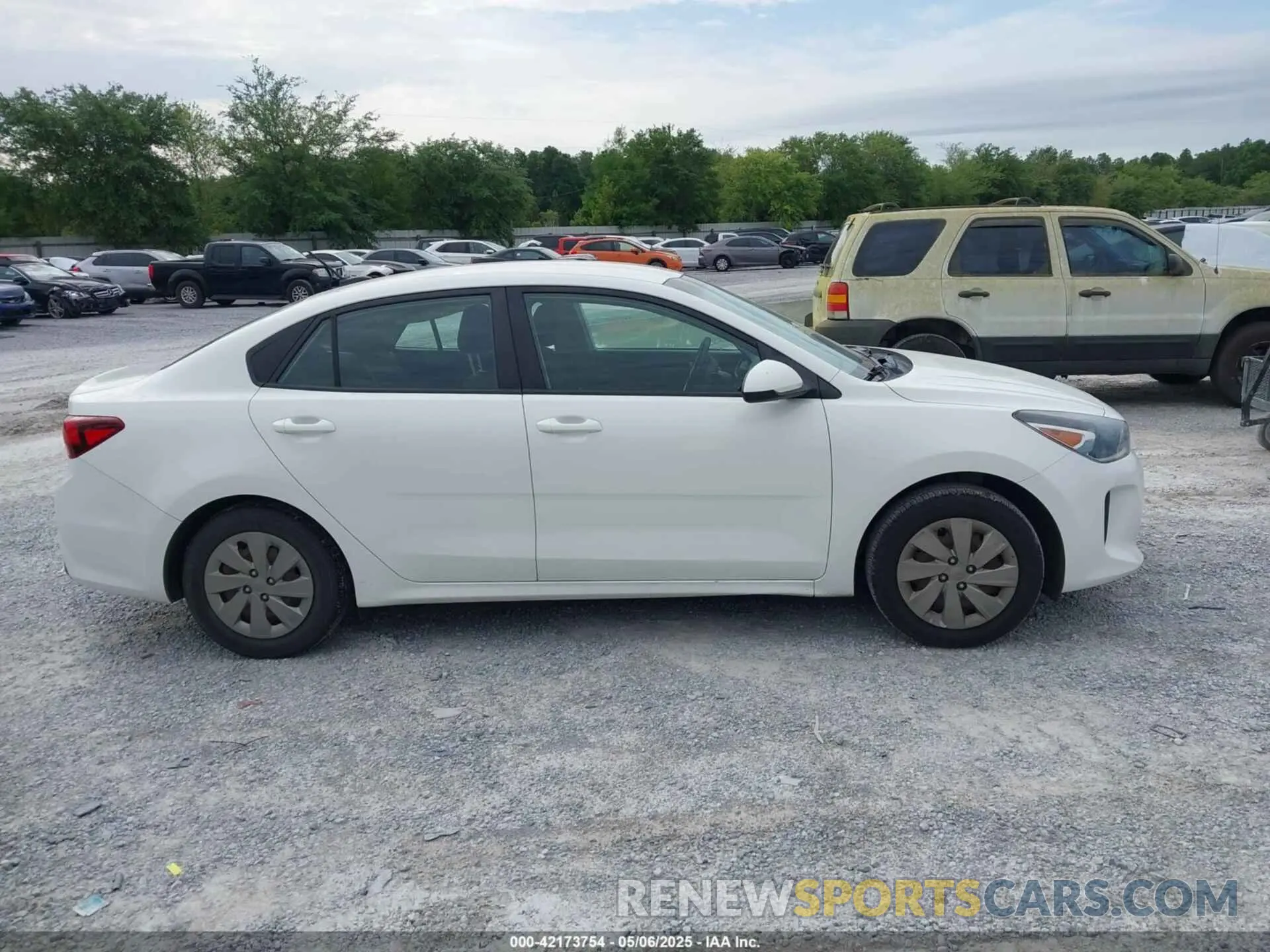 13 Photograph of a damaged car 3KPA24AB1KE161621 KIA RIO 2019