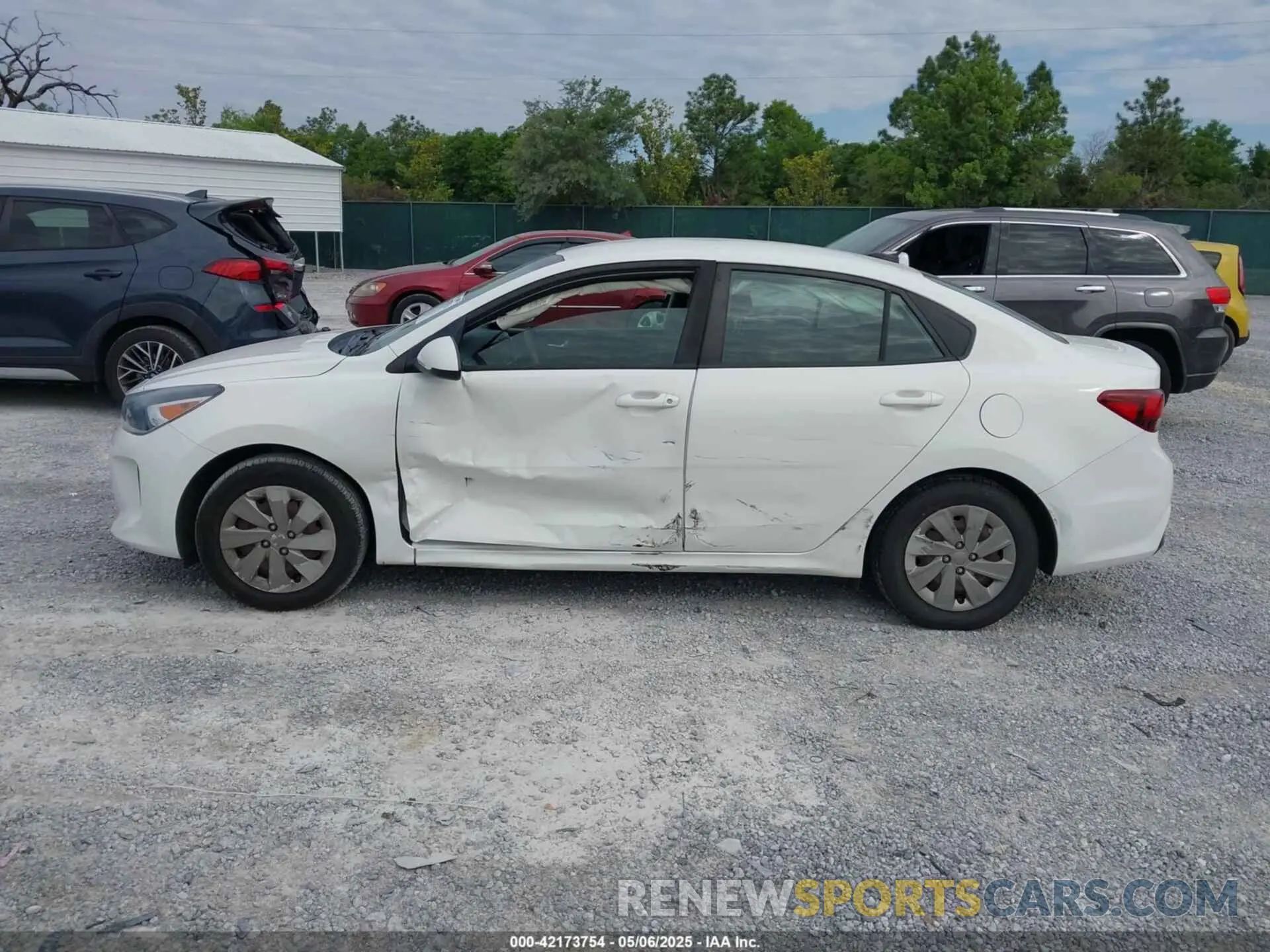 14 Photograph of a damaged car 3KPA24AB1KE161621 KIA RIO 2019