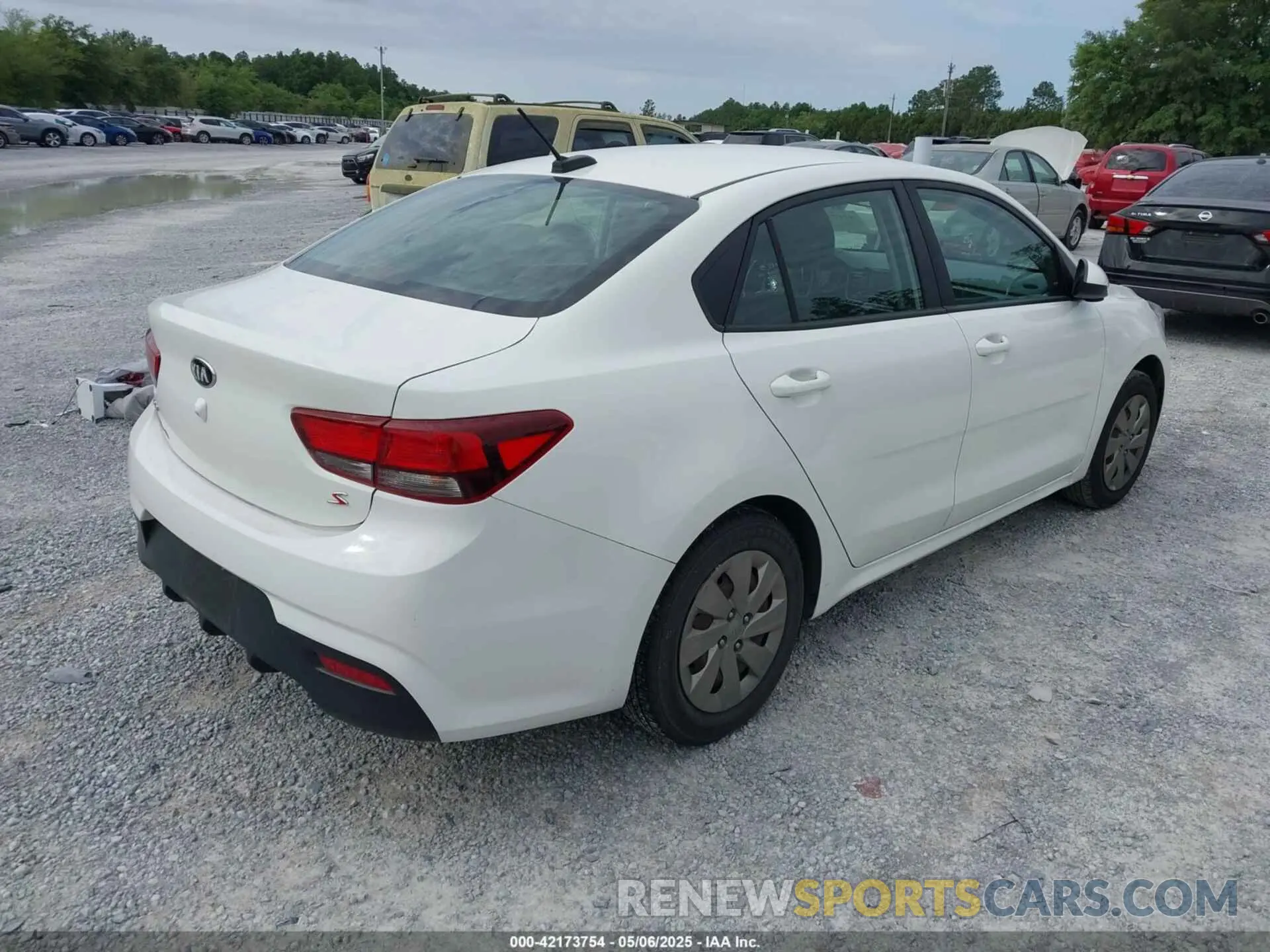4 Photograph of a damaged car 3KPA24AB1KE161621 KIA RIO 2019