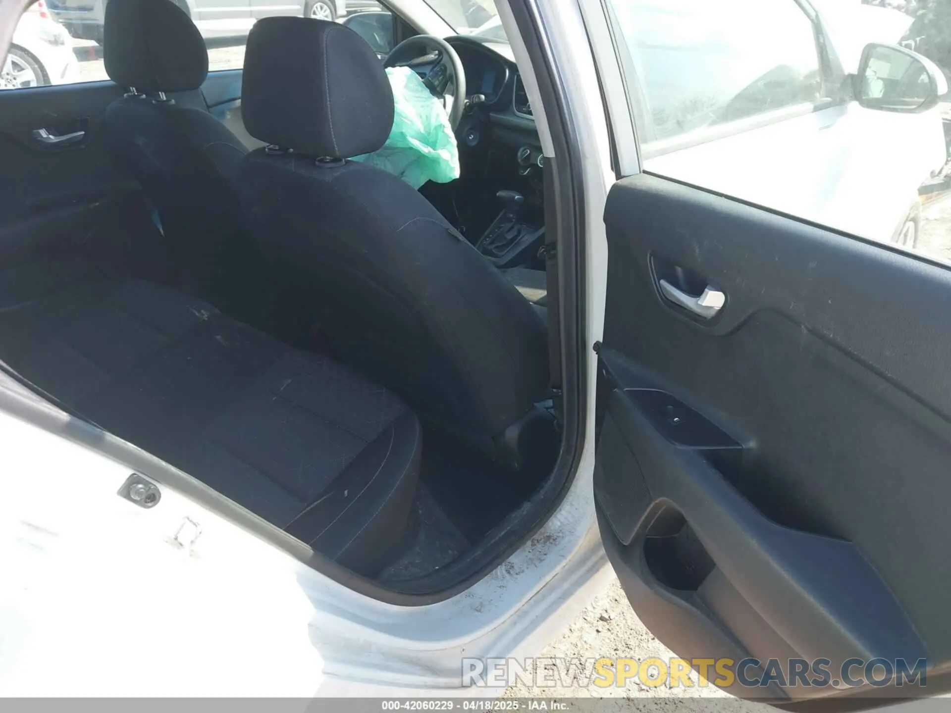 8 Photograph of a damaged car 3KPA24AB2KE241607 KIA RIO 2019