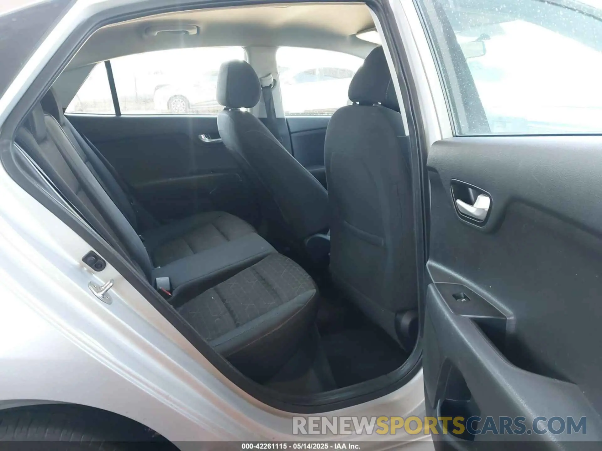 8 Photograph of a damaged car 3KPA24AB4KE220838 KIA RIO 2019