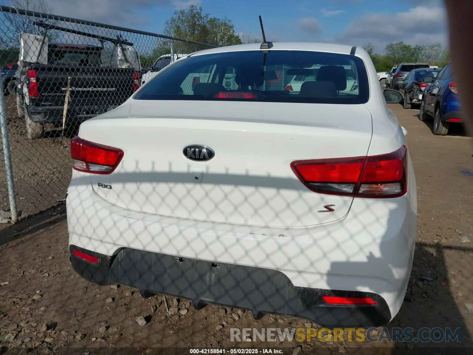 17 Photograph of a damaged car 3KPA24AB8KE233222 KIA RIO 2019