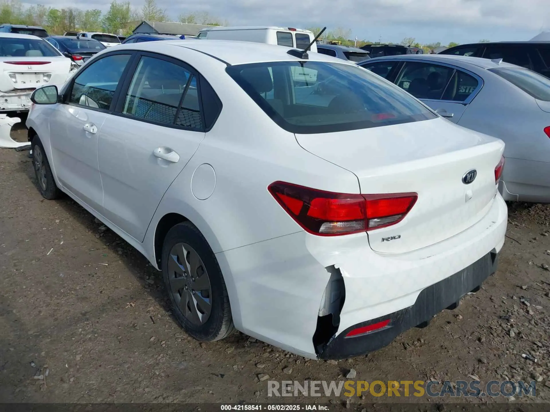 3 Photograph of a damaged car 3KPA24AB8KE233222 KIA RIO 2019