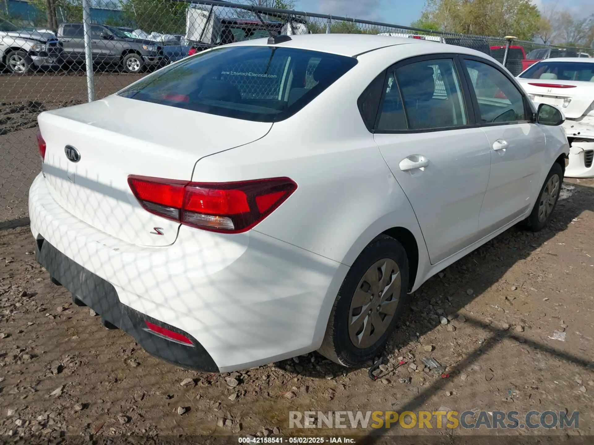 4 Photograph of a damaged car 3KPA24AB8KE233222 KIA RIO 2019