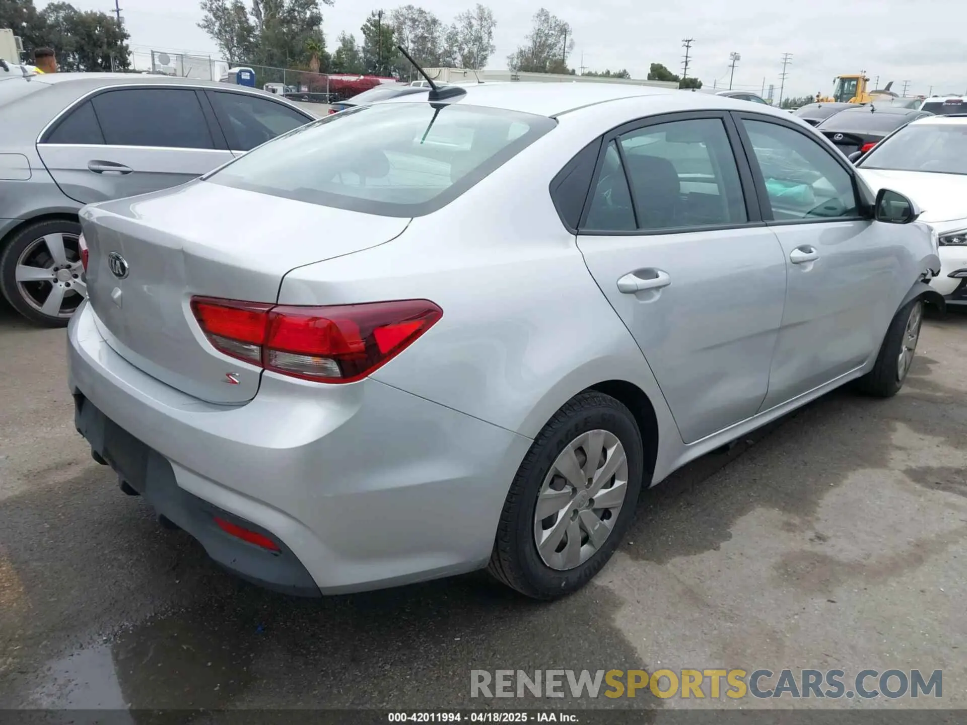 4 Photograph of a damaged car 3KPA24AB9KE173757 KIA RIO 2019