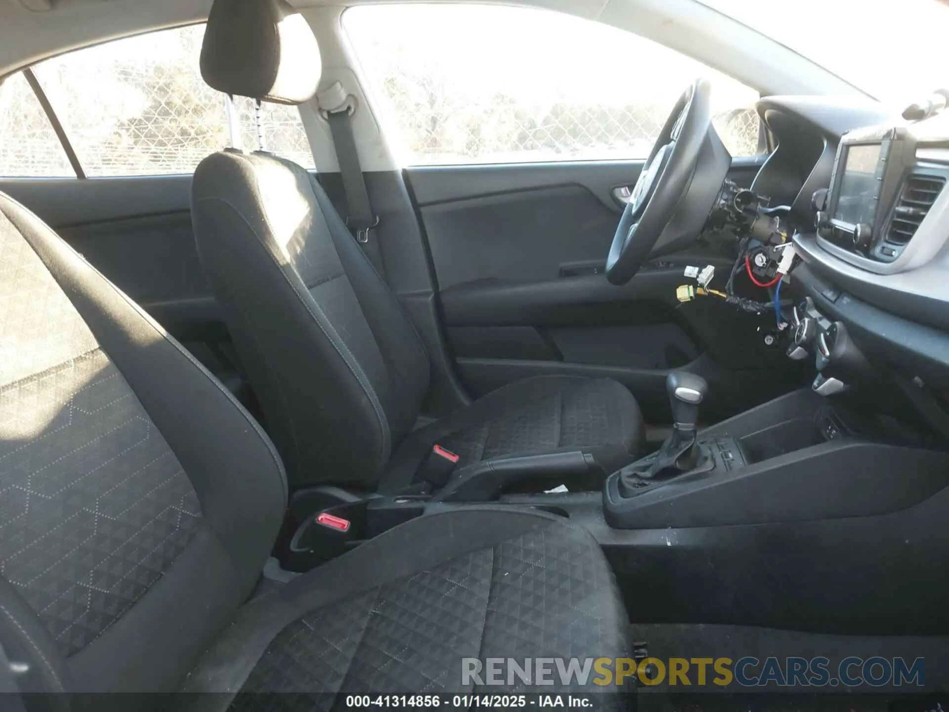 5 Photograph of a damaged car 3KPA24AD1LE260751 KIA RIO 2020