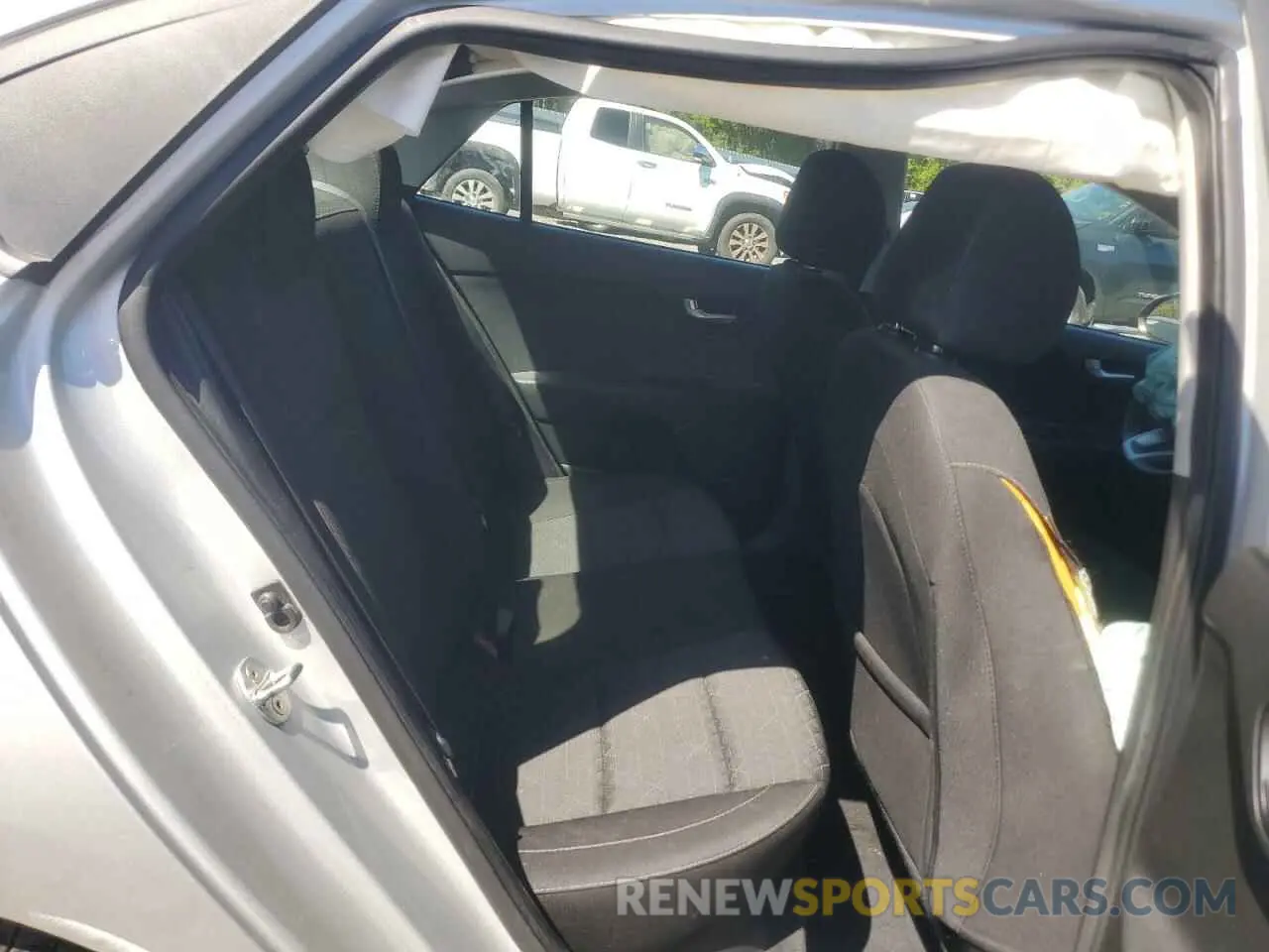 10 Photograph of a damaged car 3KPA24AD1LE284001 KIA RIO 2020