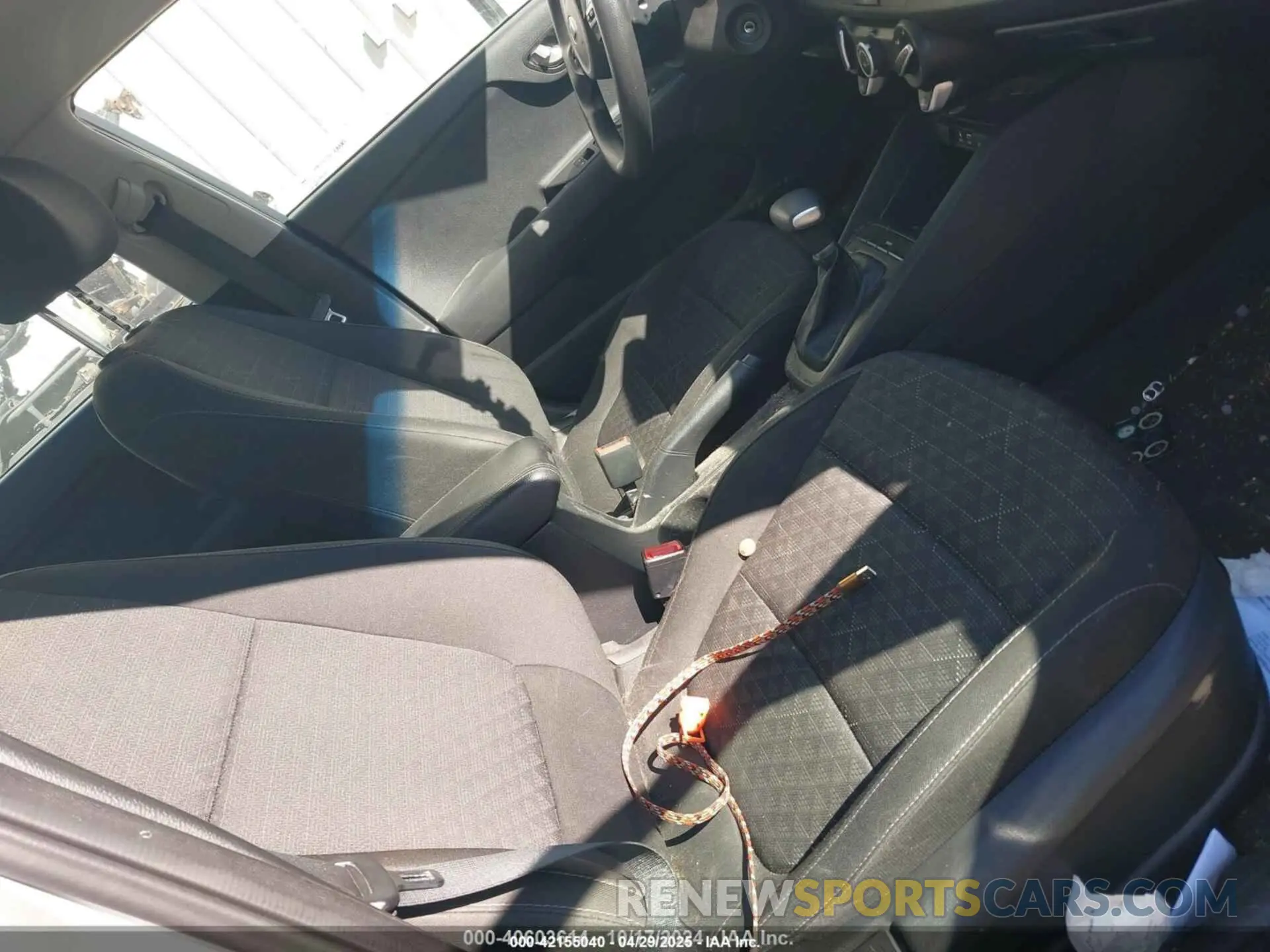 5 Photograph of a damaged car 3KPA24AD1LE315070 KIA RIO 2020