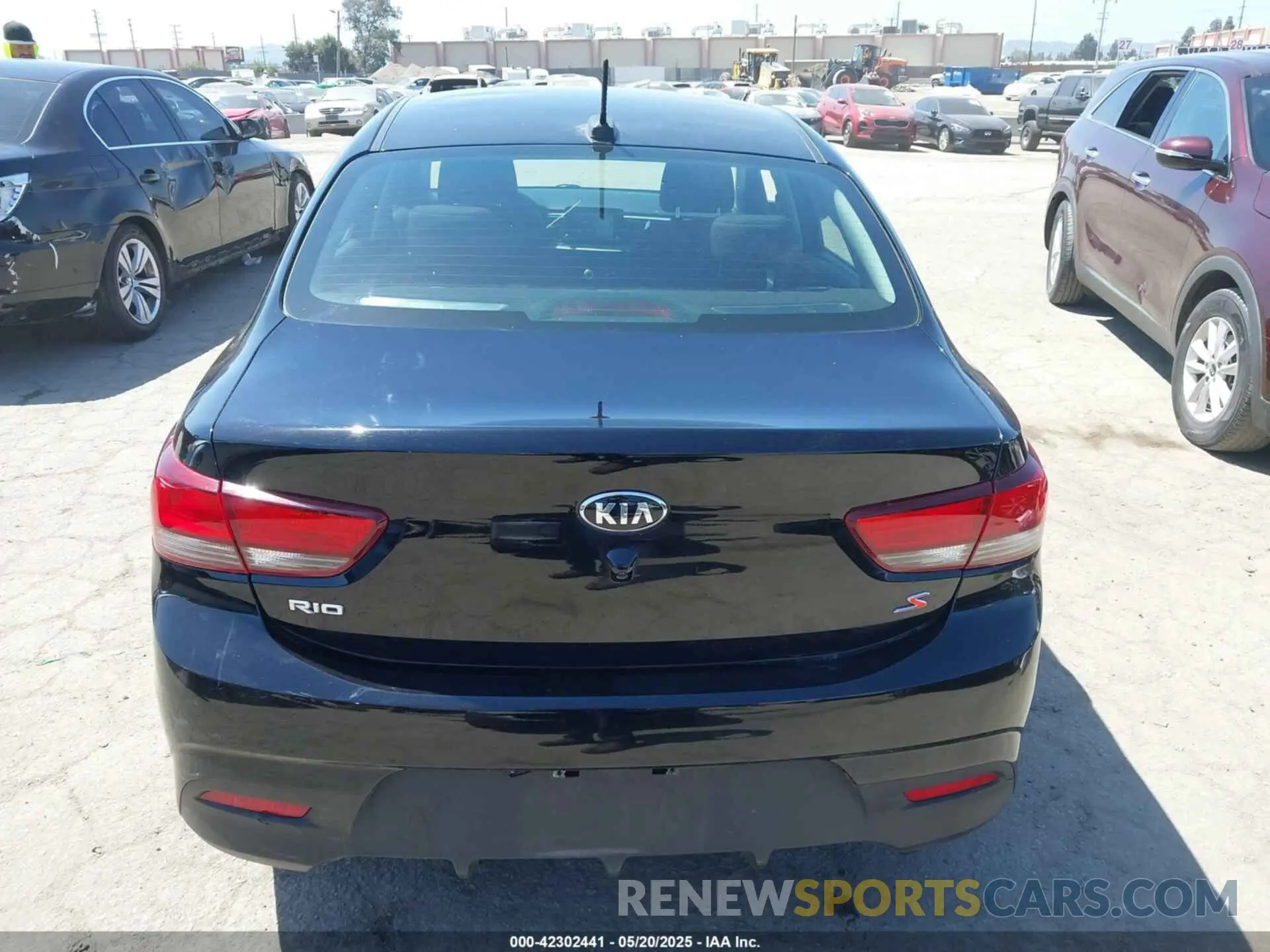 16 Photograph of a damaged car 3KPA24AD1LE336419 KIA RIO 2020