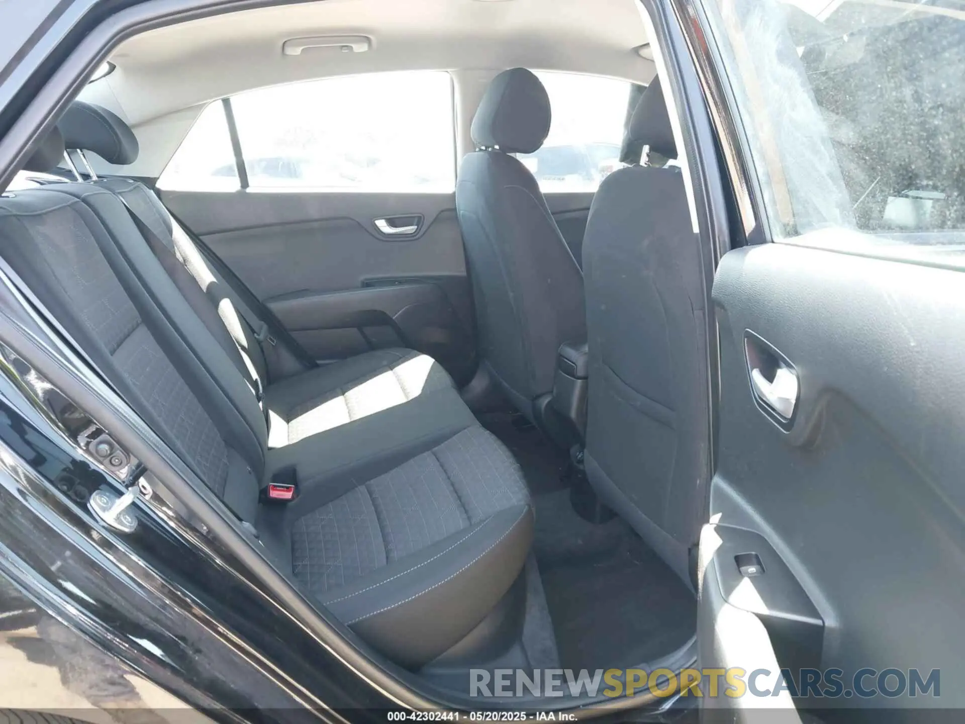 8 Photograph of a damaged car 3KPA24AD1LE336419 KIA RIO 2020