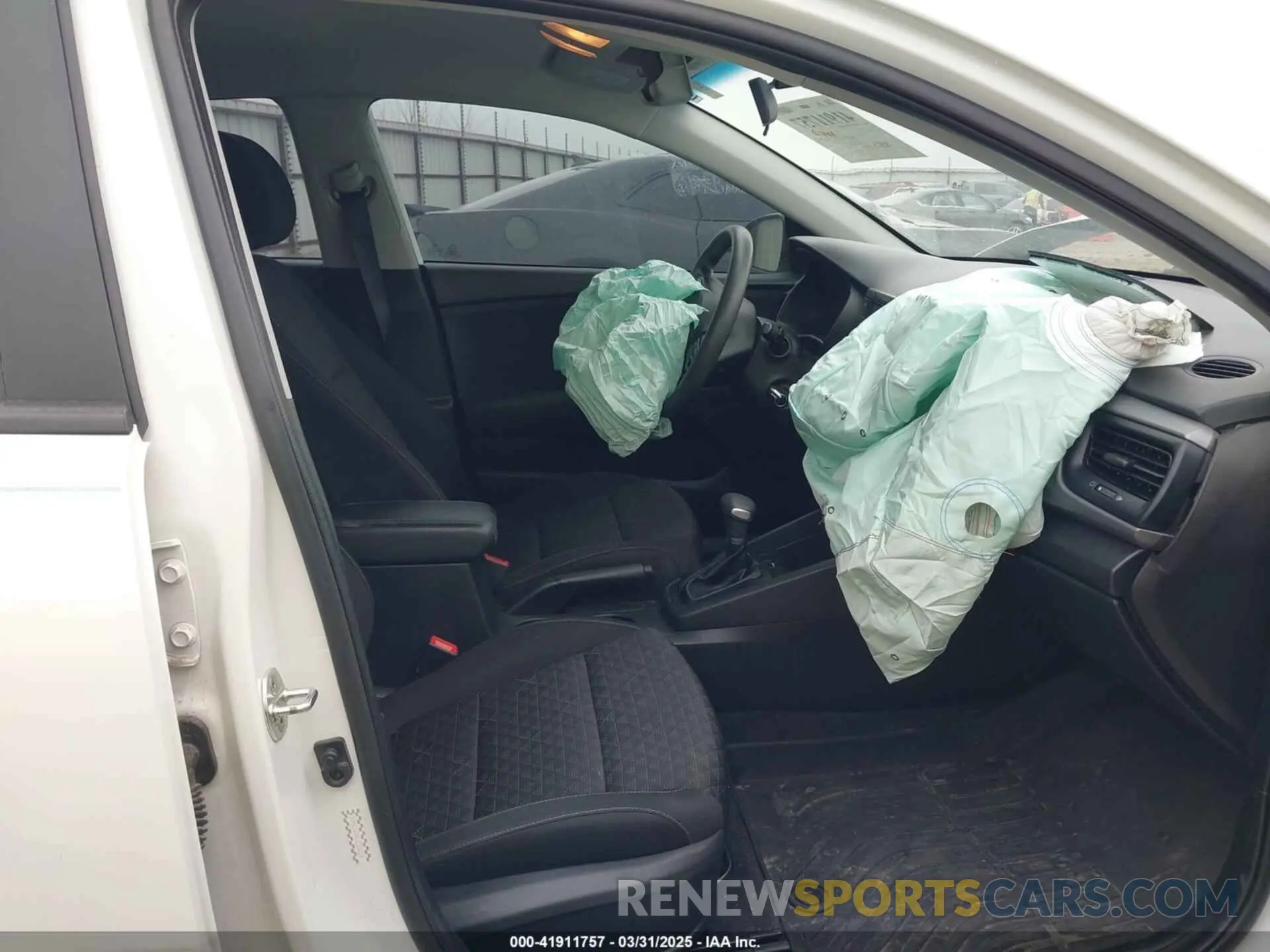 5 Photograph of a damaged car 3KPA24AD4LE322224 KIA RIO 2020
