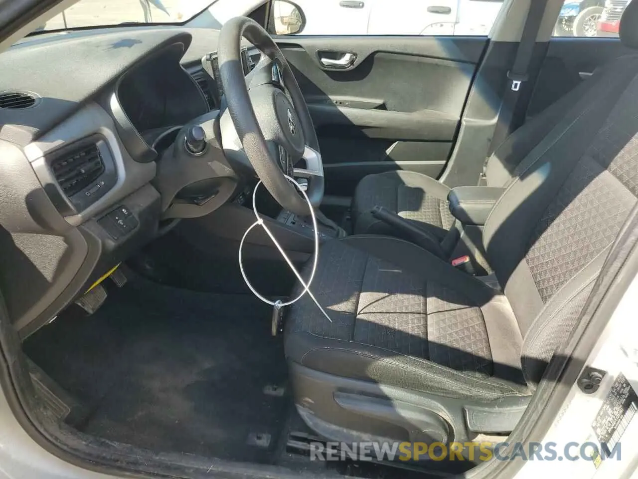 7 Photograph of a damaged car 3KPA24AD7LE281961 KIA RIO 2020