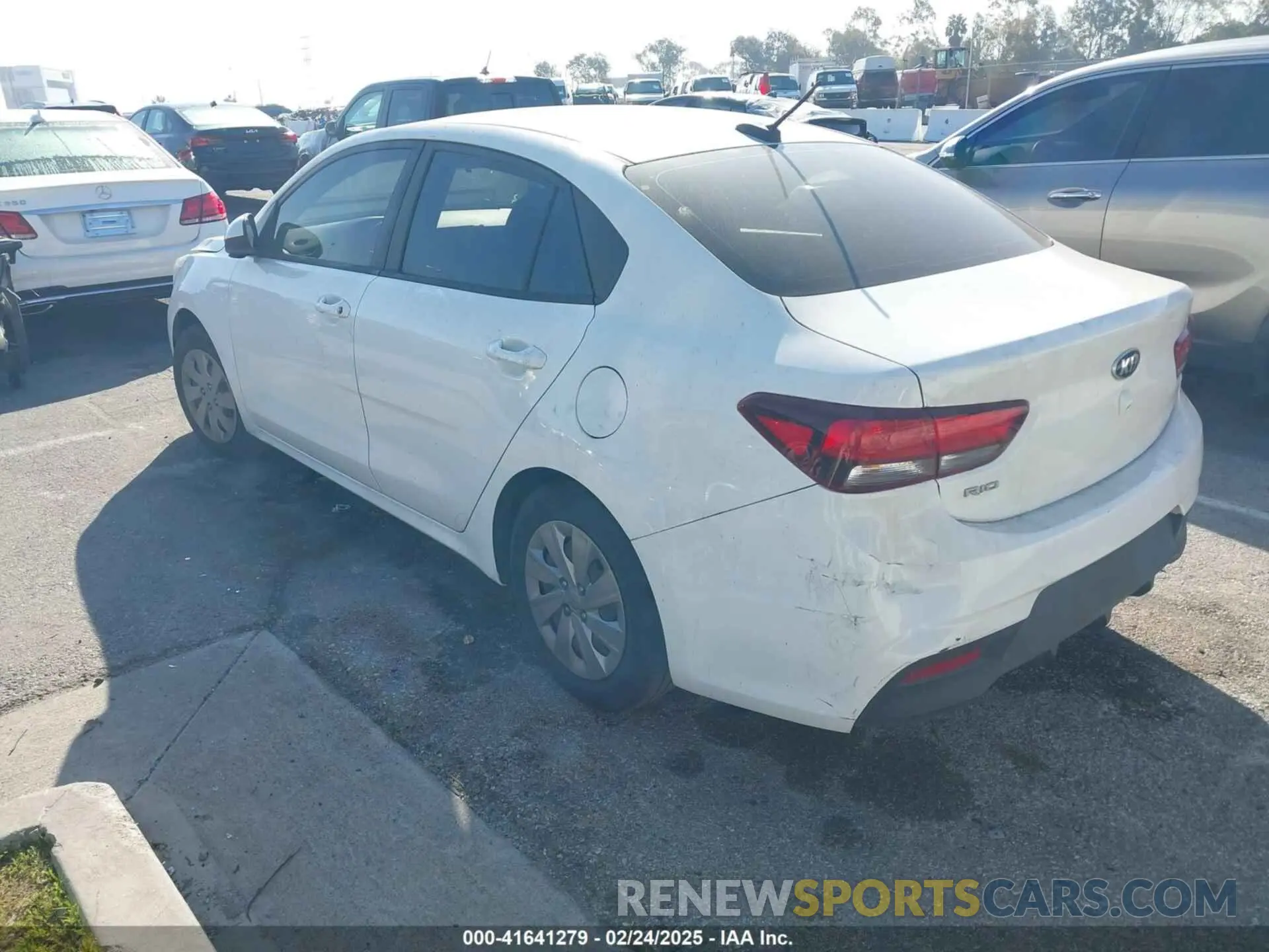 3 Фотография поврежденного автомобиля 3KPA24AD7LE297805 KIA RIO 2020