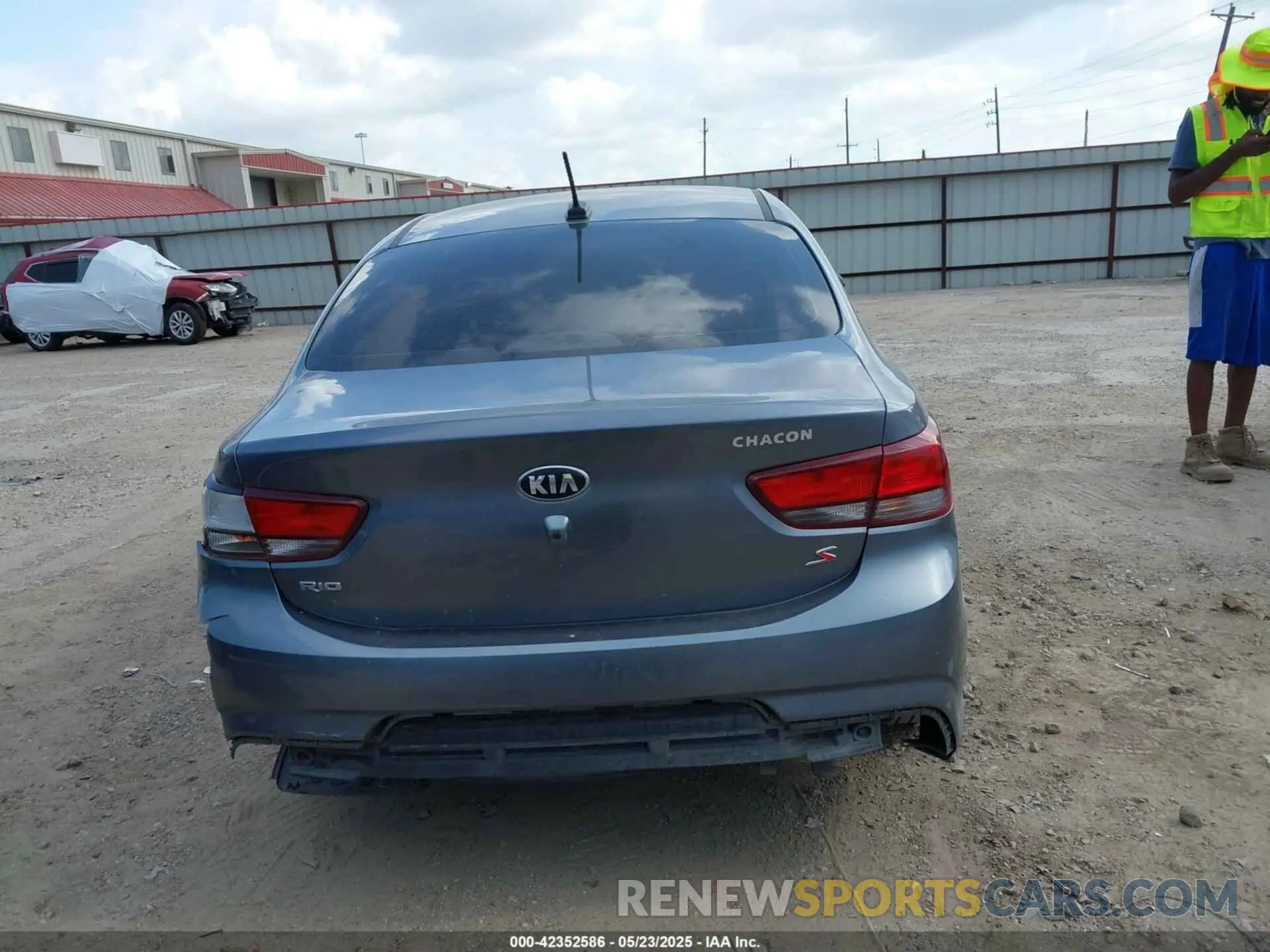 17 Photograph of a damaged car 3KPA24AD9LE296185 KIA RIO 2020