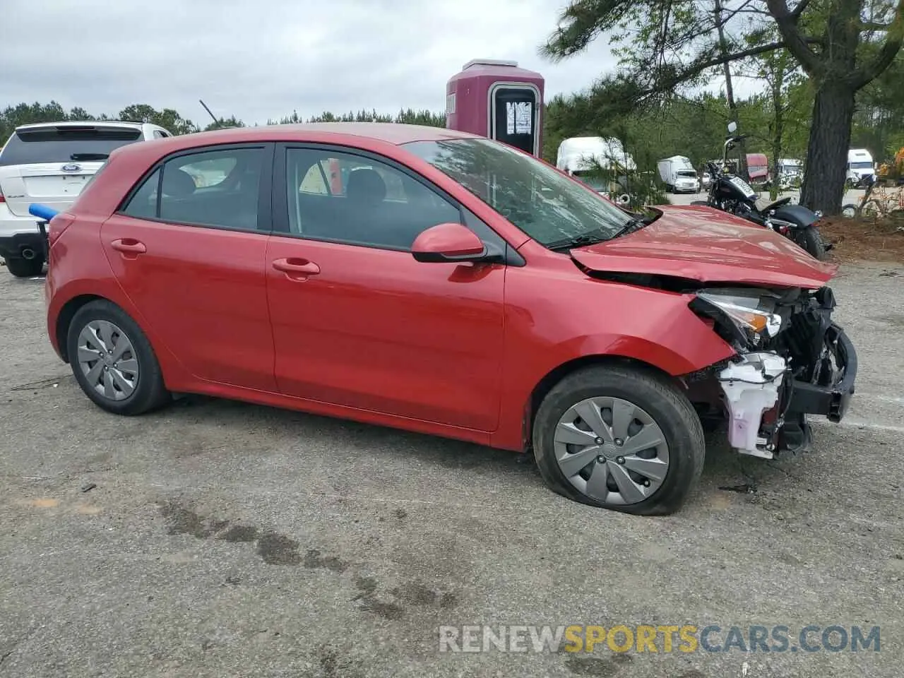 4 Photograph of a damaged car 3KPA25AD0LE348289 KIA RIO 2020