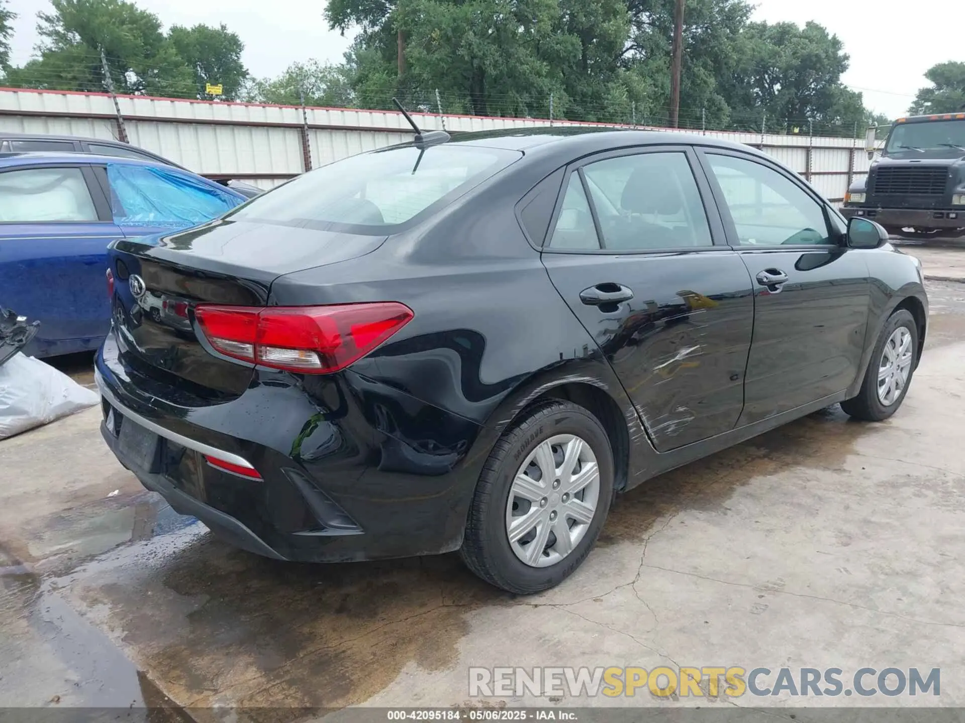 4 Photograph of a damaged car 3KPA24AD7ME412730 KIA RIO 2021